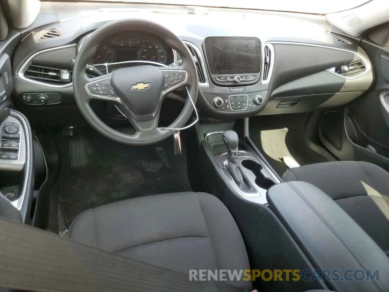 8 fotografías del automóvil dañado 1G1ZD5ST4MF011336 CHEVROLET MALIBU 2021