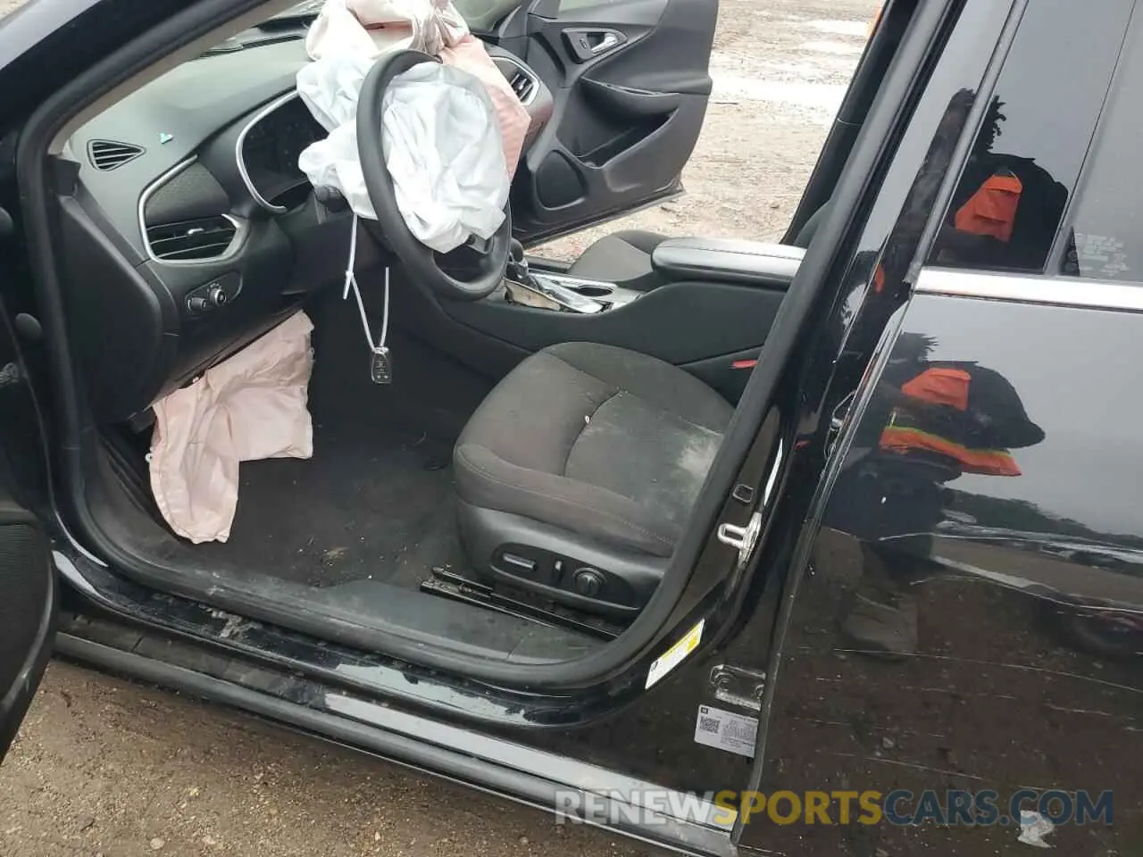7 fotografías del automóvil dañado 1G1ZD5ST4MF024782 CHEVROLET MALIBU 2021
