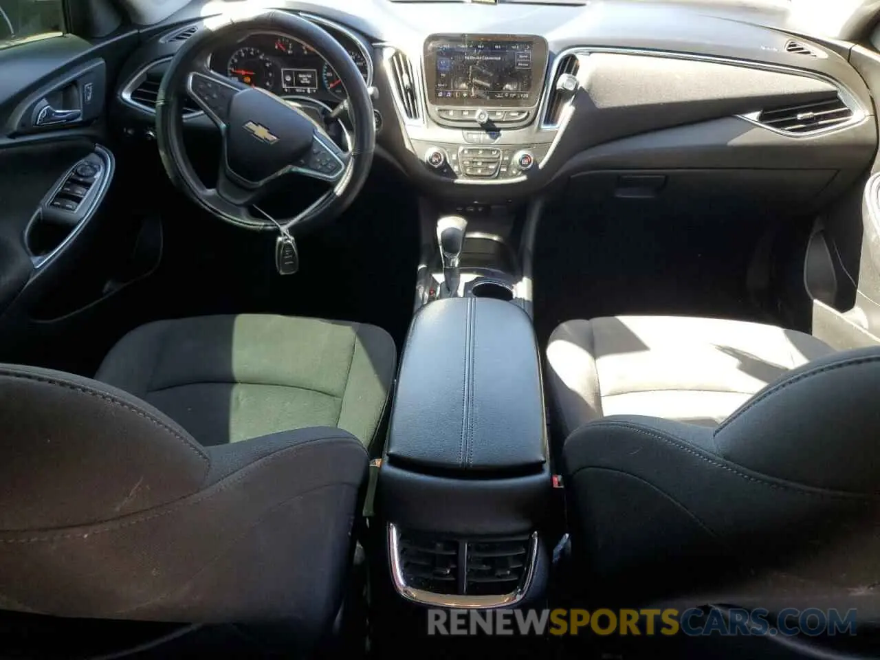 8 fotografías del automóvil dañado 1G1ZD5ST4MF026886 CHEVROLET MALIBU 2021