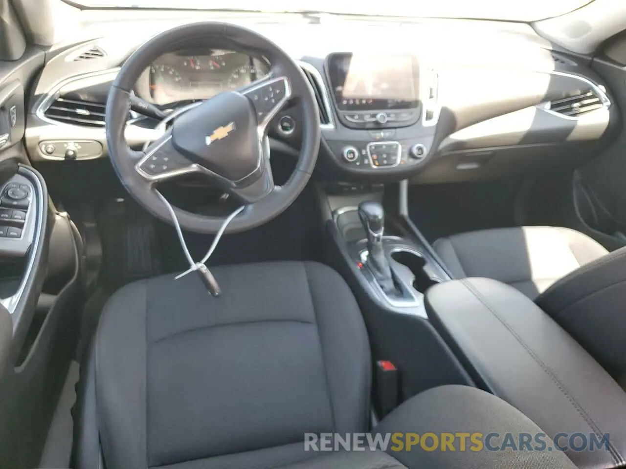 8 fotografías del automóvil dañado 1G1ZD5ST4MF084819 CHEVROLET MALIBU 2021