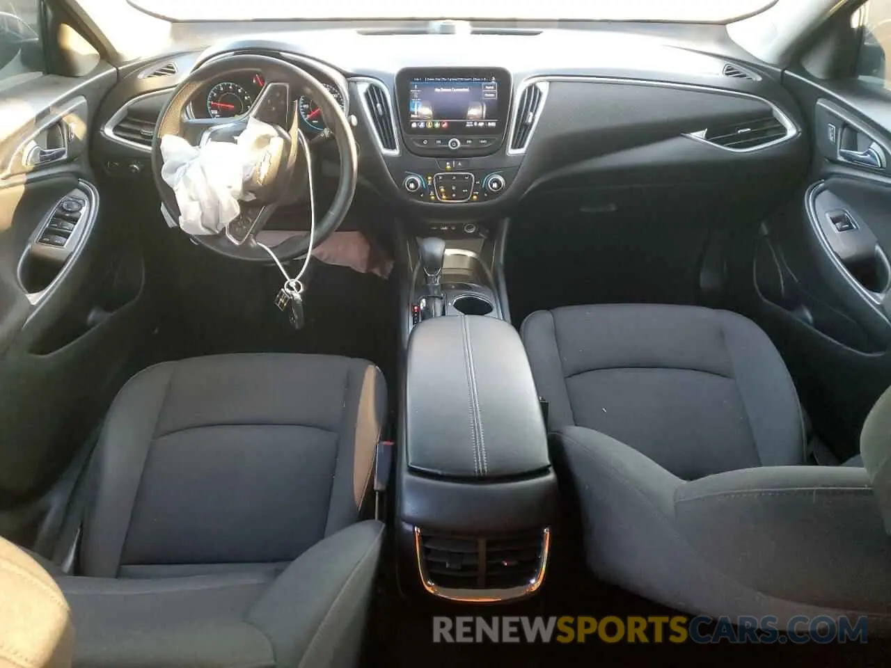 8 fotografías del automóvil dañado 1G1ZD5ST5MF005657 CHEVROLET MALIBU 2021