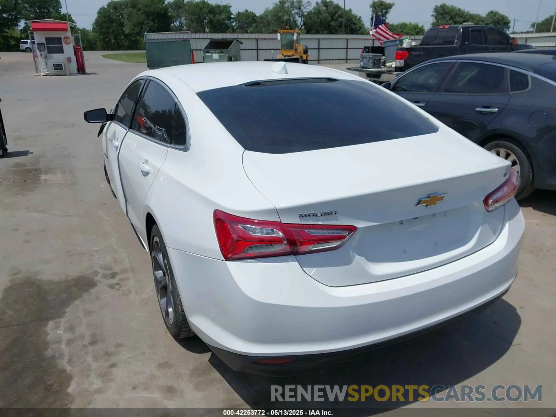 3 fotografías del automóvil dañado 1G1ZD5ST6MF077774 CHEVROLET MALIBU 2021