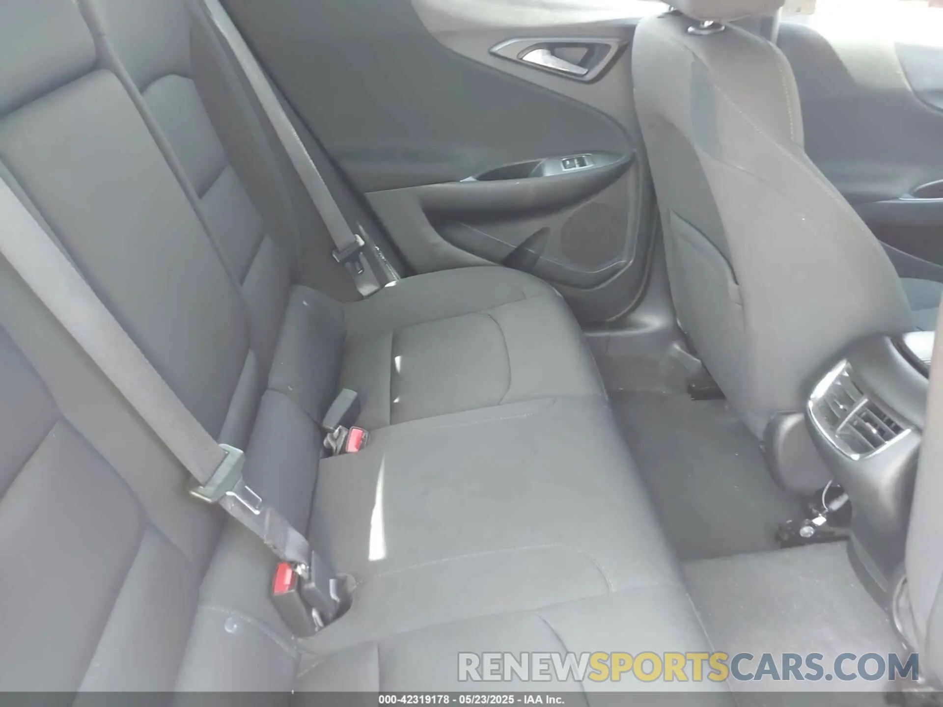 8 fotografías del automóvil dañado 1G1ZD5ST7MF007457 CHEVROLET MALIBU 2021