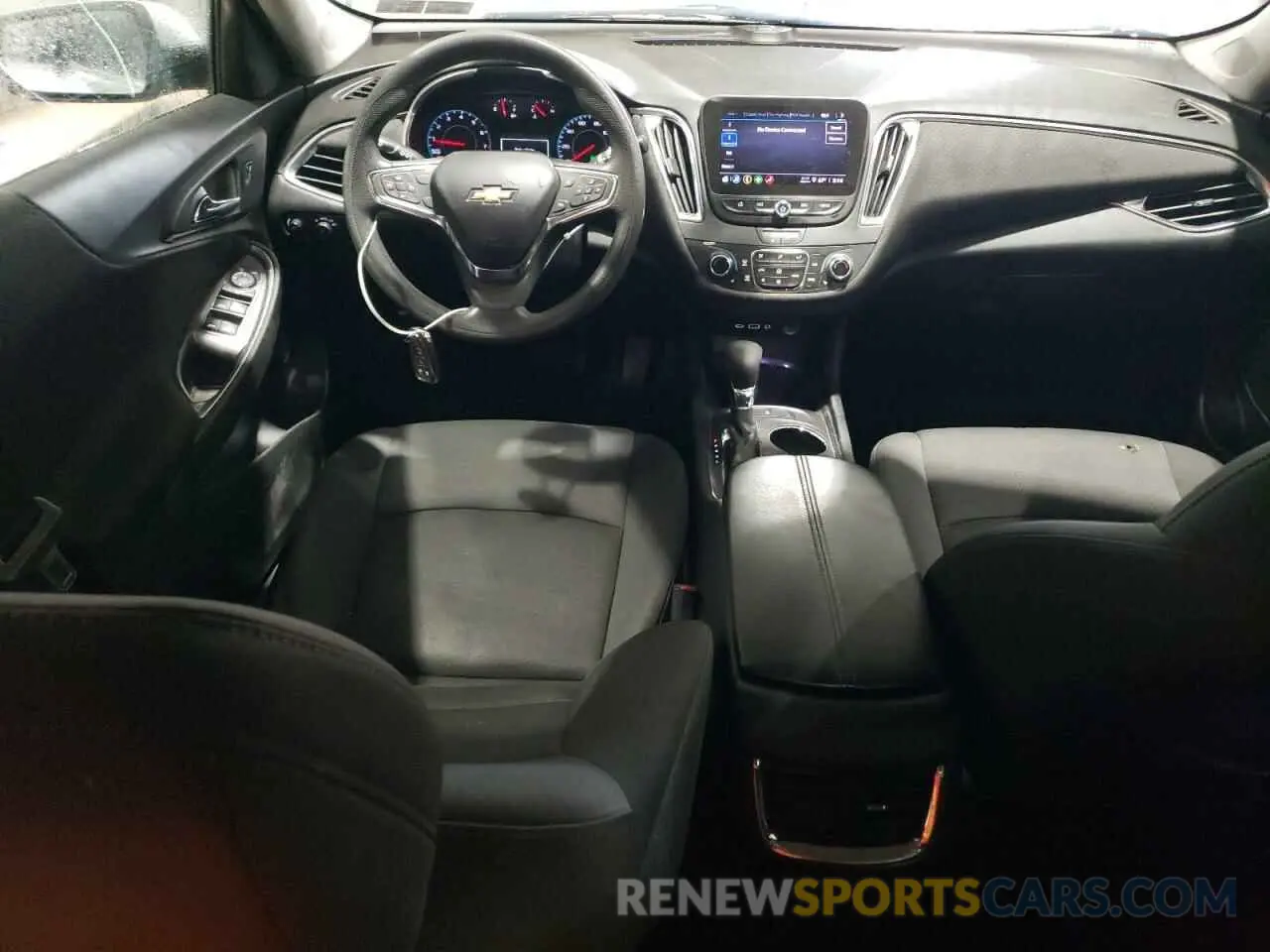 8 fotografías del automóvil dañado 1G1ZD5ST9MF043666 CHEVROLET MALIBU 2021