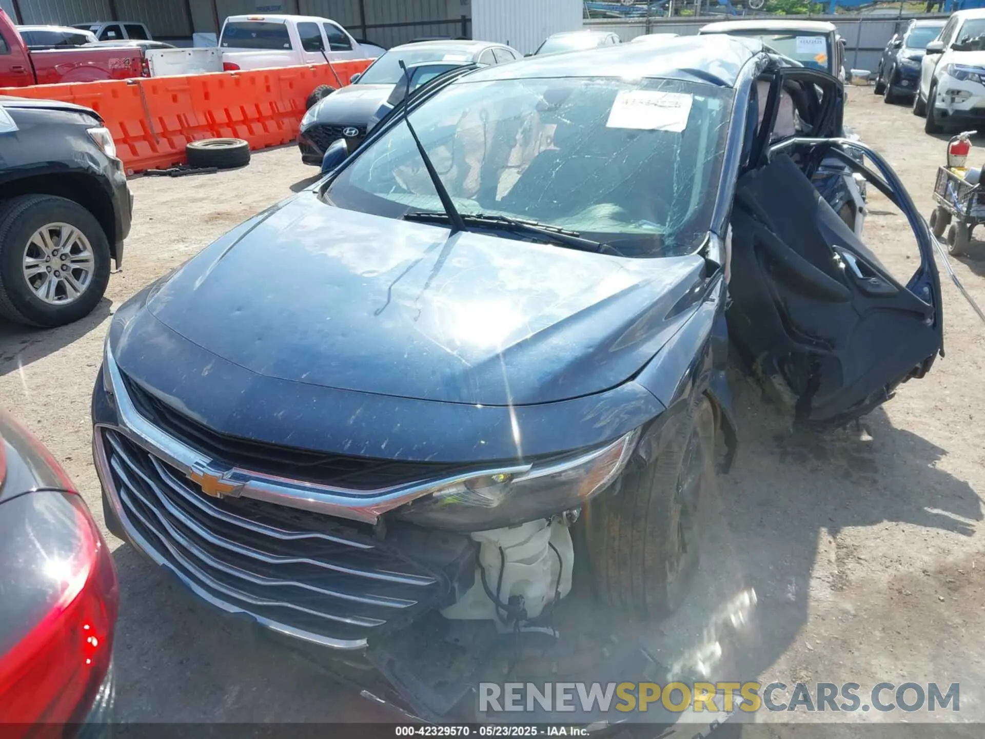 12 fotografías del automóvil dañado 1G1ZD5STXMF022759 CHEVROLET MALIBU 2021