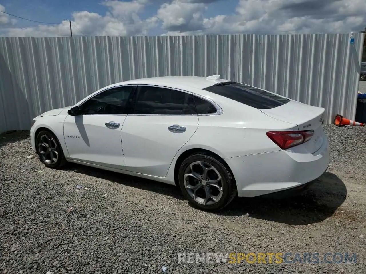 2 fotografías del automóvil dañado 1G1ZD5STXMF030585 CHEVROLET MALIBU 2021
