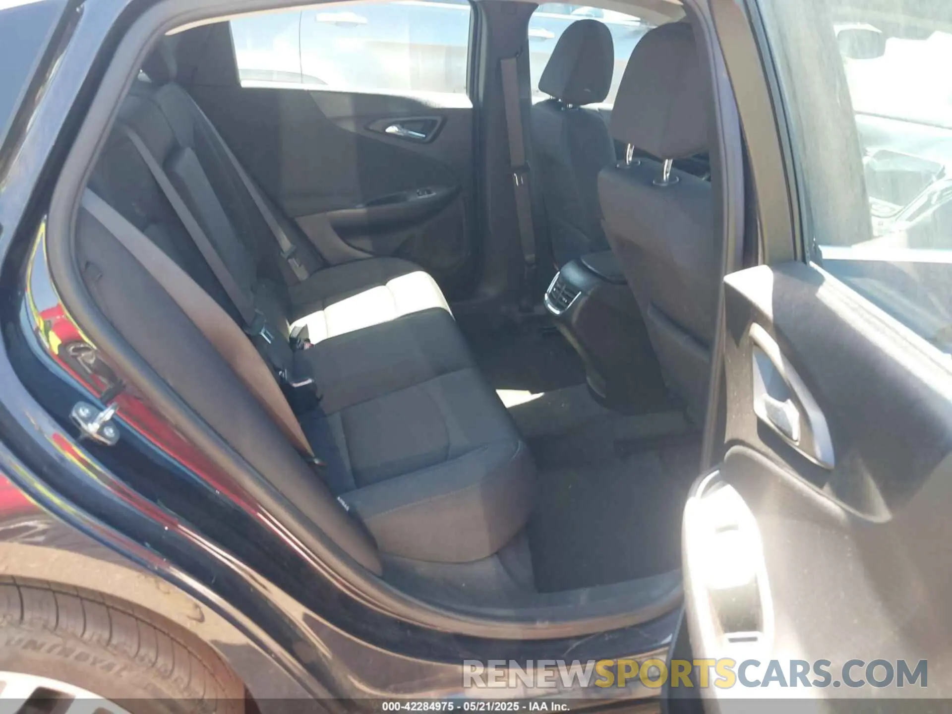 8 fotografías del automóvil dañado 1G1ZD5ST3NF131016 CHEVROLET MALIBU 2022