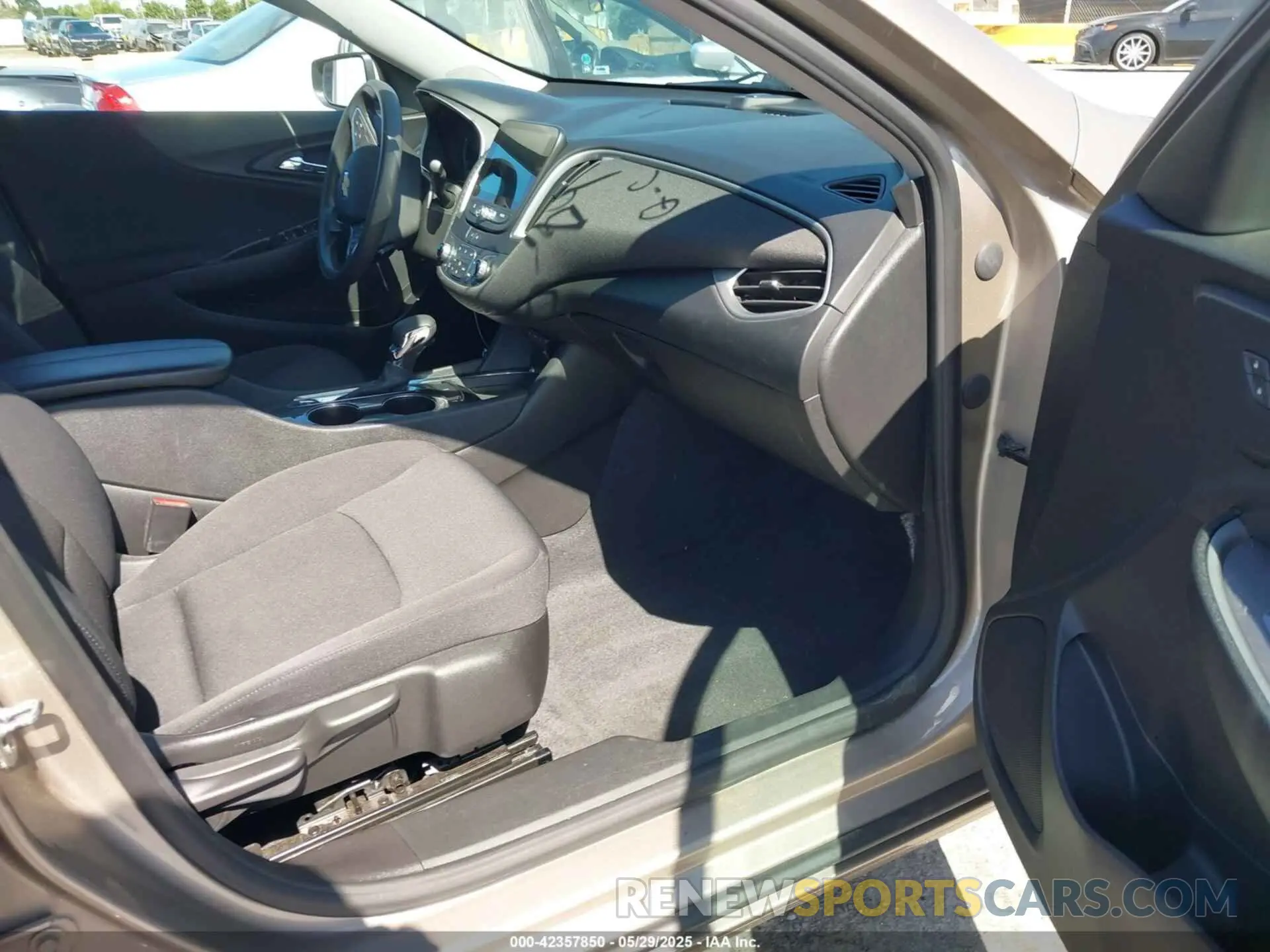 5 fotografías del automóvil dañado 1G1ZD5ST4NF194626 CHEVROLET MALIBU 2022
