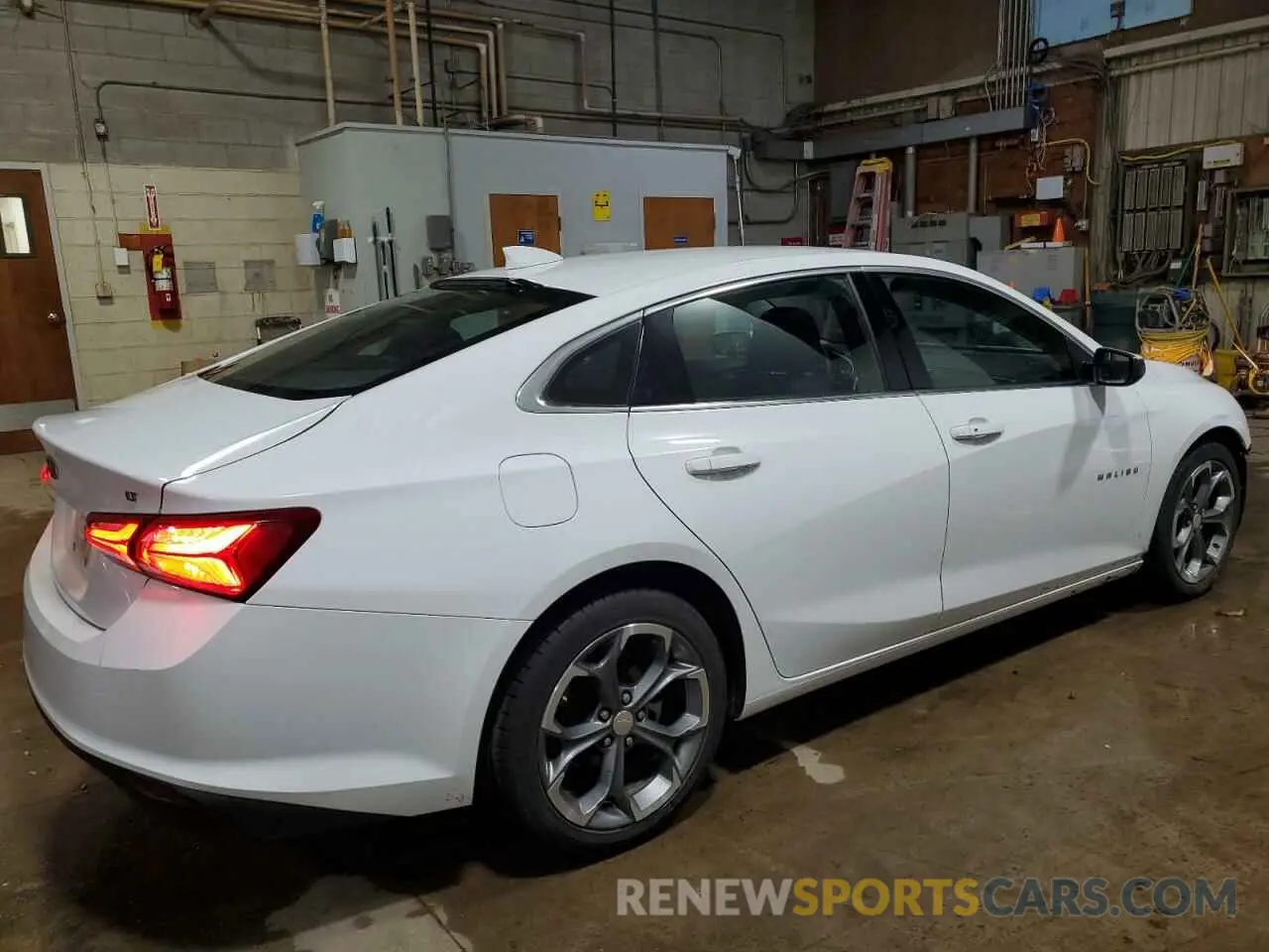 3 fotografías del automóvil dañado 1G1ZD5ST5NF119157 CHEVROLET MALIBU 2022