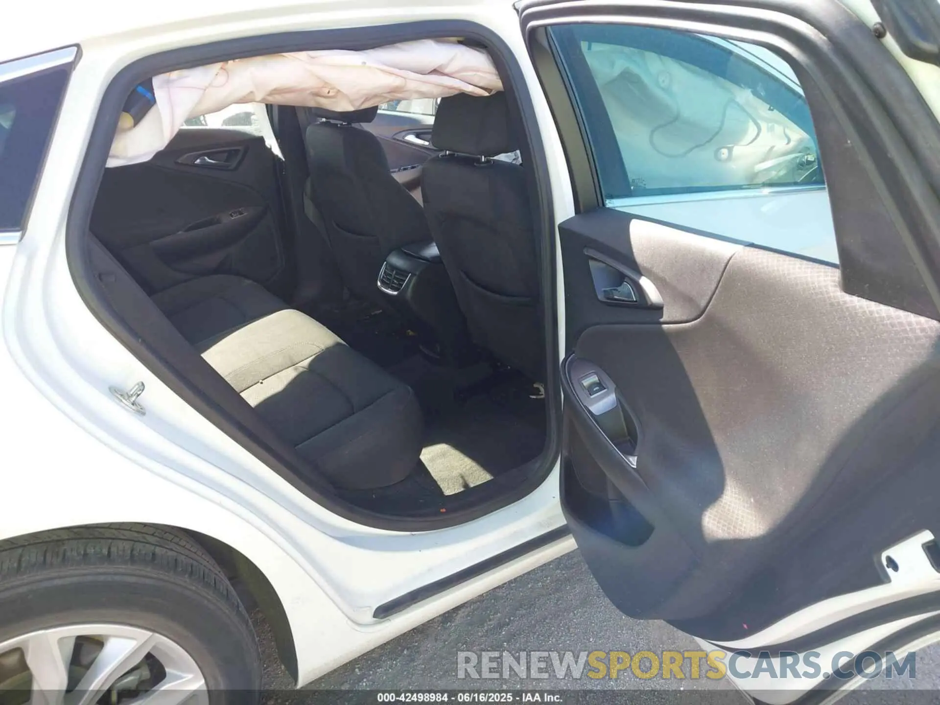 8 fotografías del automóvil dañado 1G1ZD5ST8NF133084 CHEVROLET MALIBU 2022