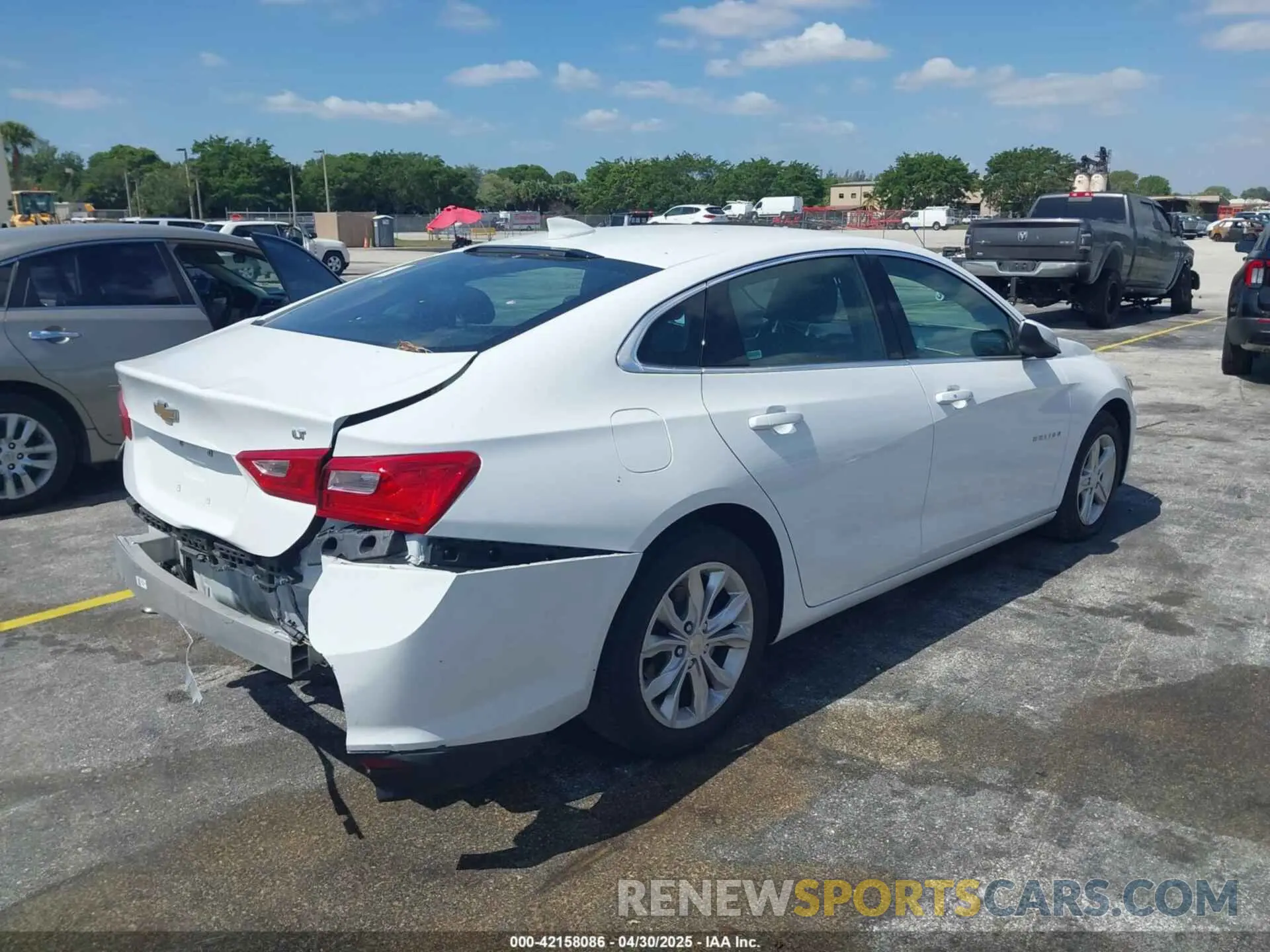 4 fotografías del automóvil dañado 1G1ZD5ST1RF113281 CHEVROLET MALIBU 2024