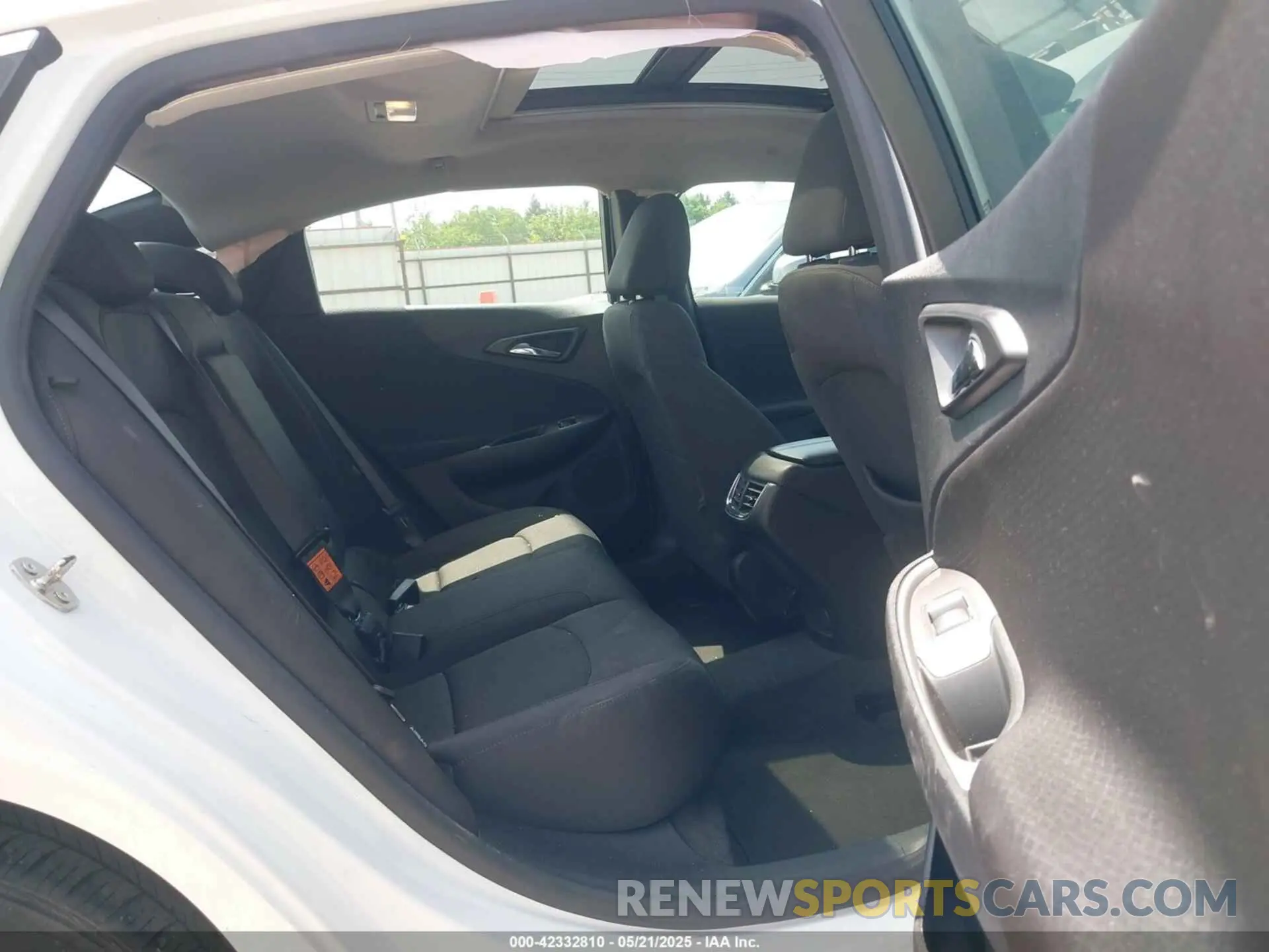 8 fotografías del automóvil dañado 1G1ZD5ST3RF121091 CHEVROLET MALIBU 2024