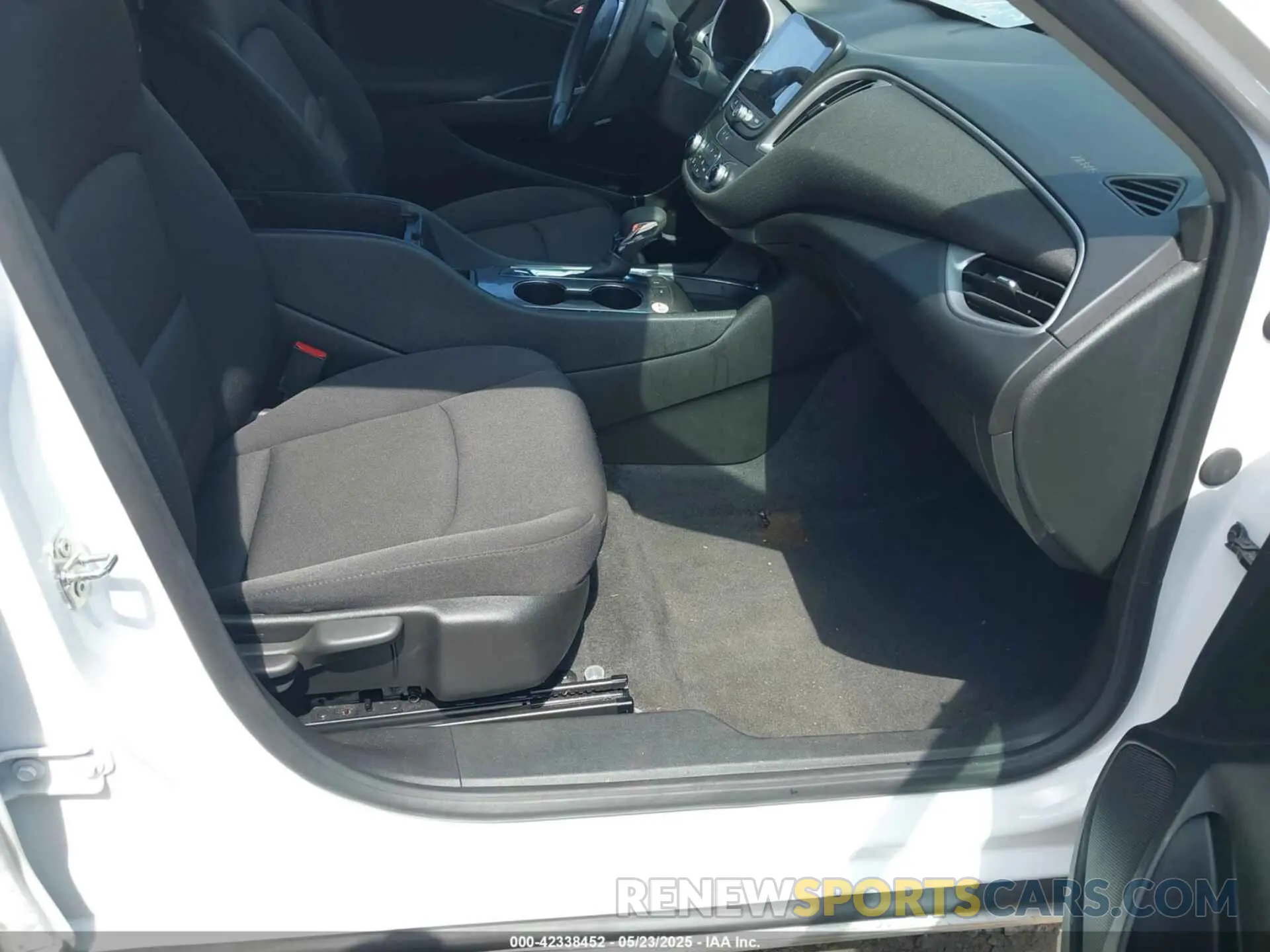 5 fotografías del automóvil dañado 1G1ZD5ST4RF130561 CHEVROLET MALIBU 2024