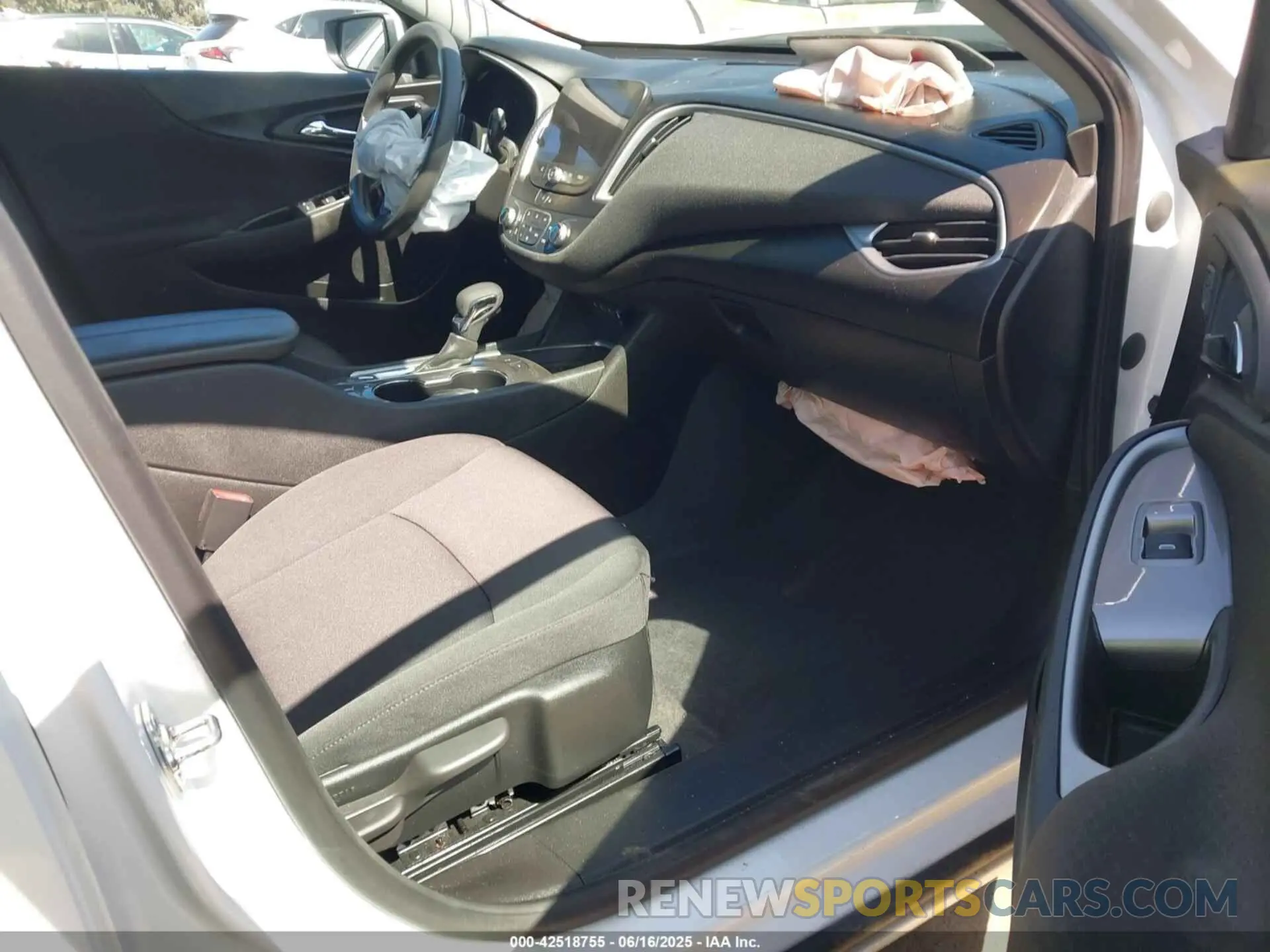 5 fotografías del automóvil dañado 1G1ZD5ST6RF196660 CHEVROLET MALIBU 2024