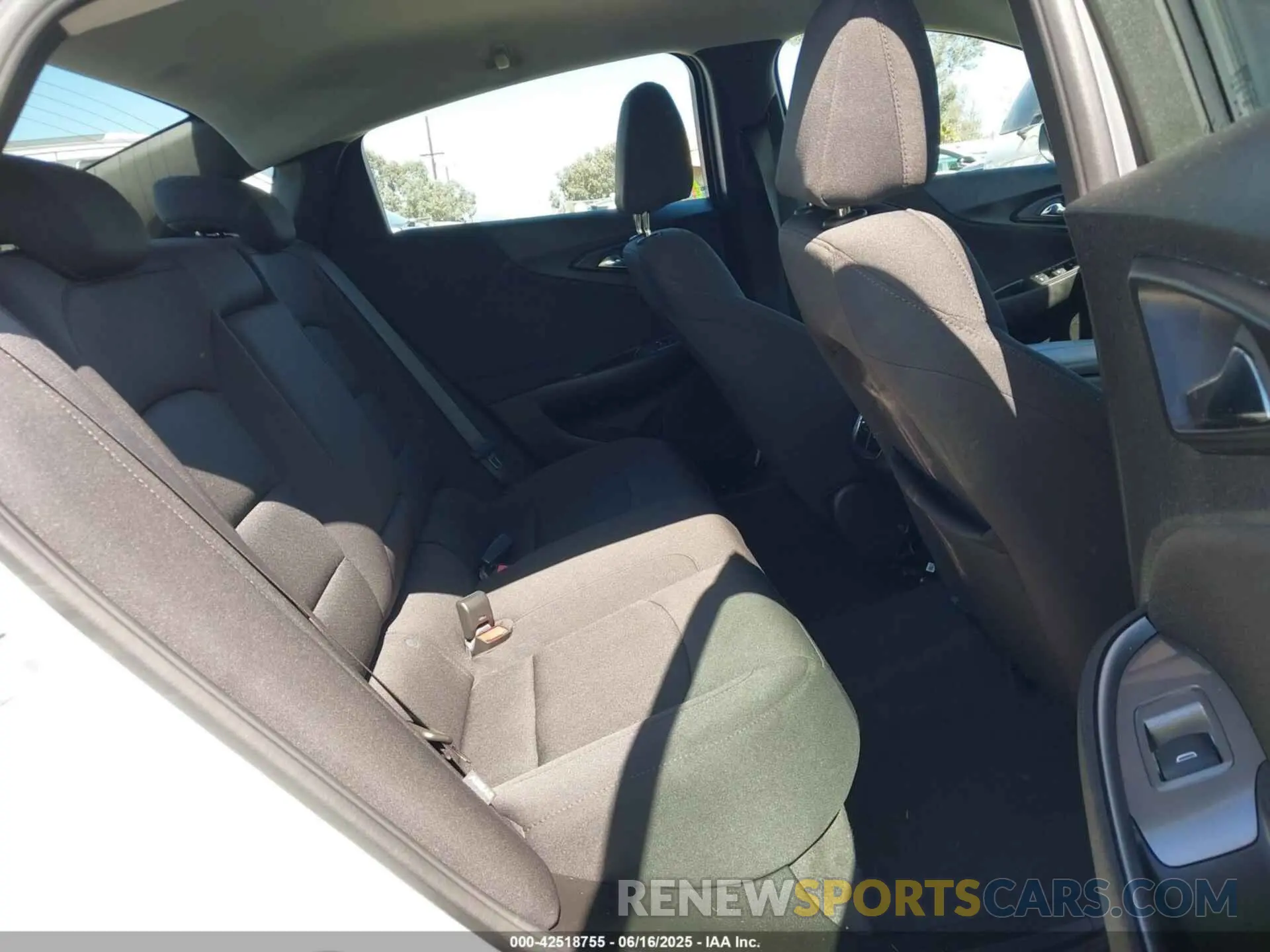 8 fotografías del automóvil dañado 1G1ZD5ST6RF196660 CHEVROLET MALIBU 2024