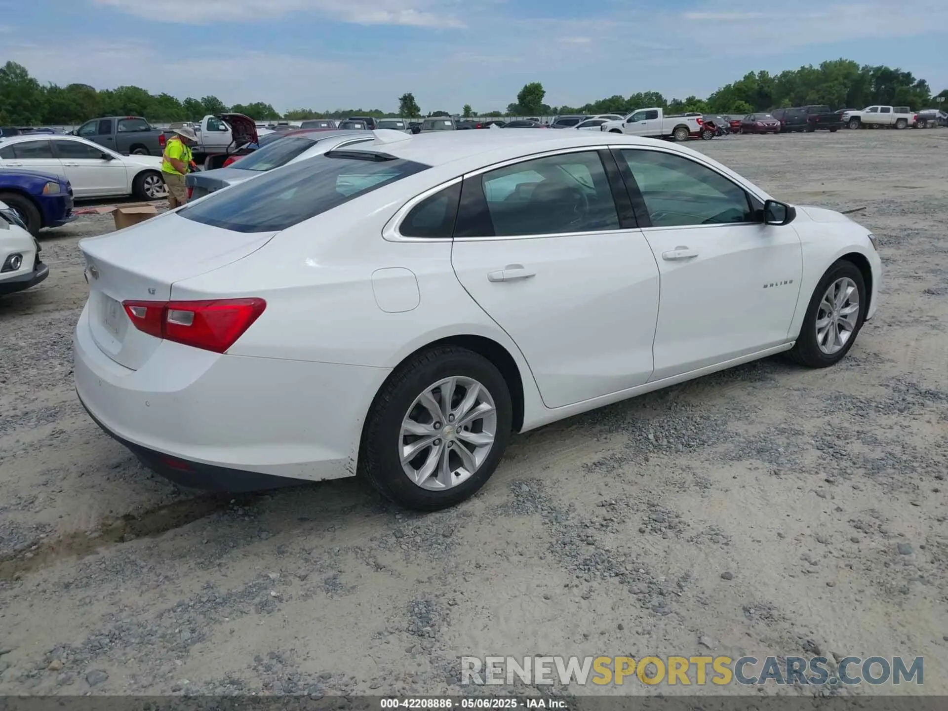 4 fotografías del automóvil dañado 1G1ZD5ST7RF105489 CHEVROLET MALIBU 2024