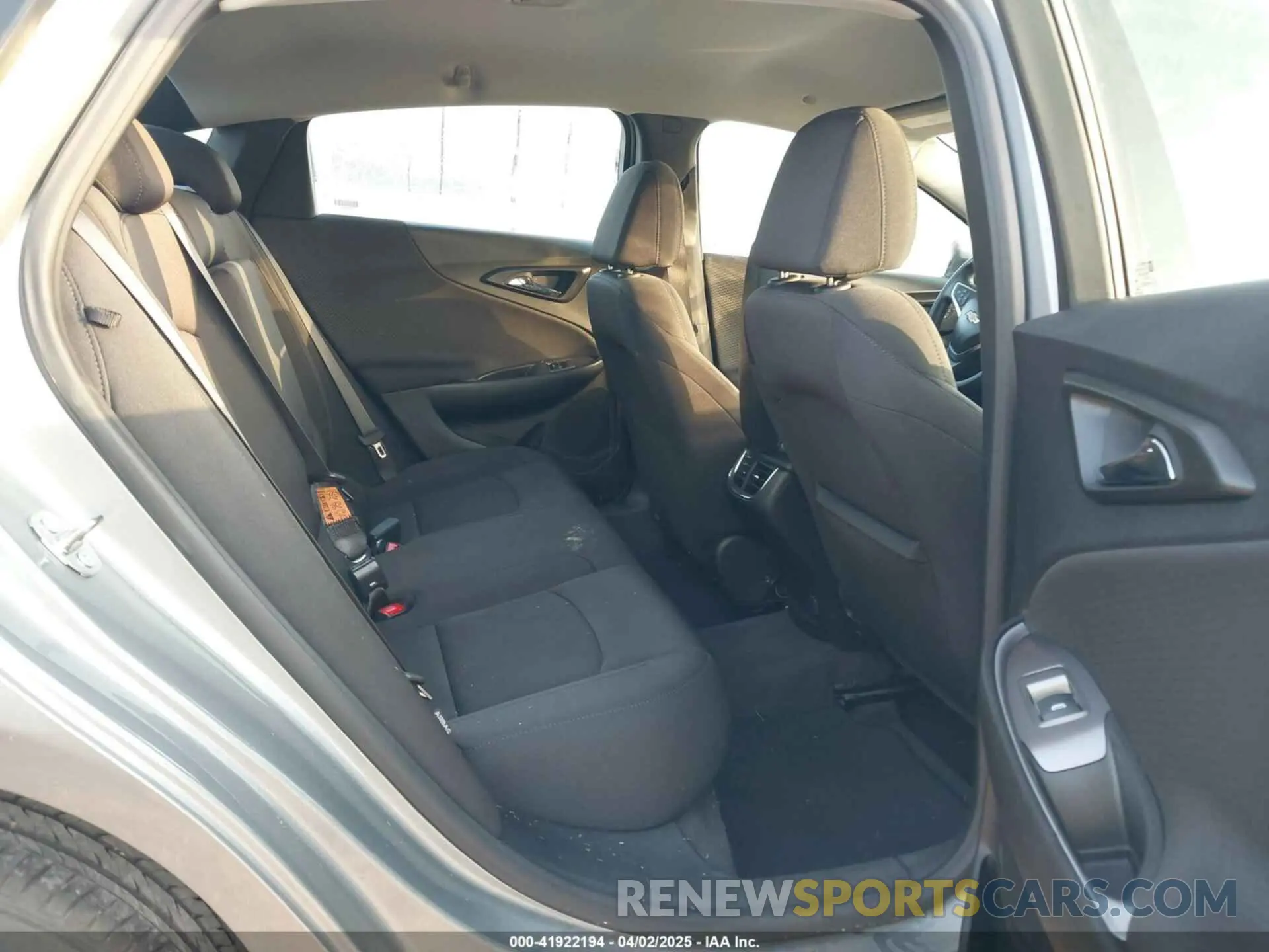 8 fotografías del automóvil dañado 1G1ZD5ST7RF116055 CHEVROLET MALIBU 2024