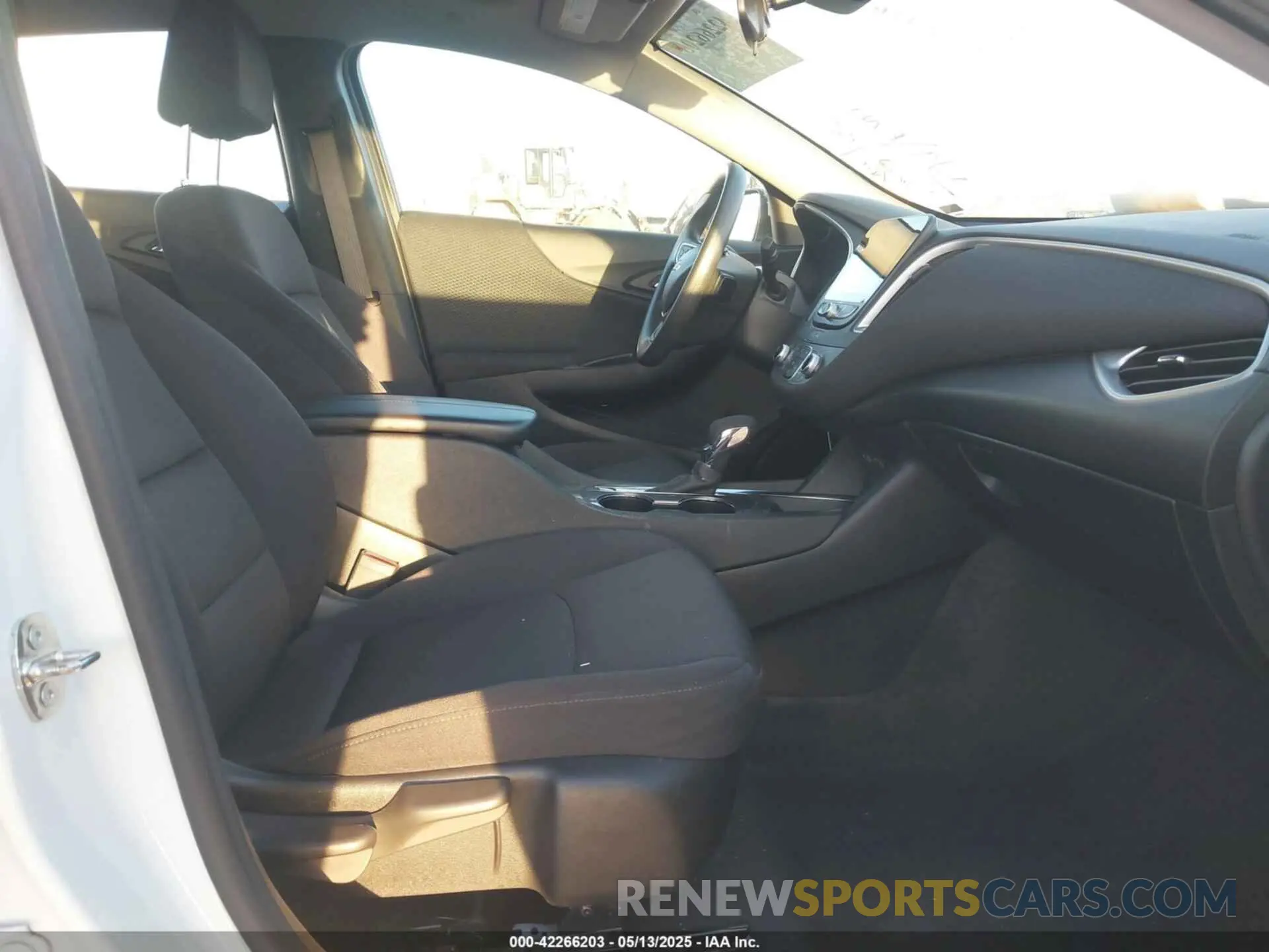 5 fotografías del automóvil dañado 1G1ZD5ST8RF154197 CHEVROLET MALIBU 2024