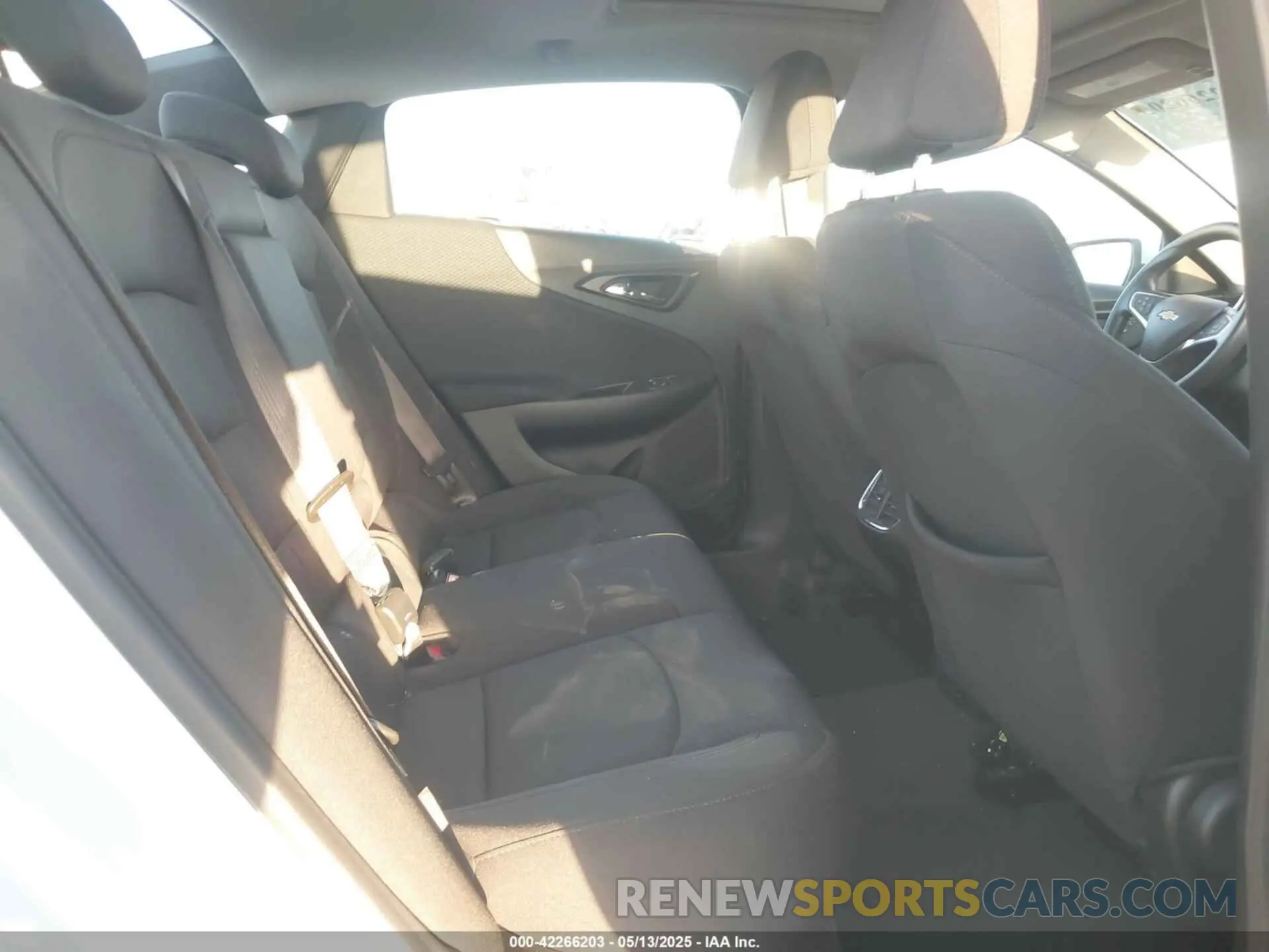 8 fotografías del automóvil dañado 1G1ZD5ST8RF154197 CHEVROLET MALIBU 2024