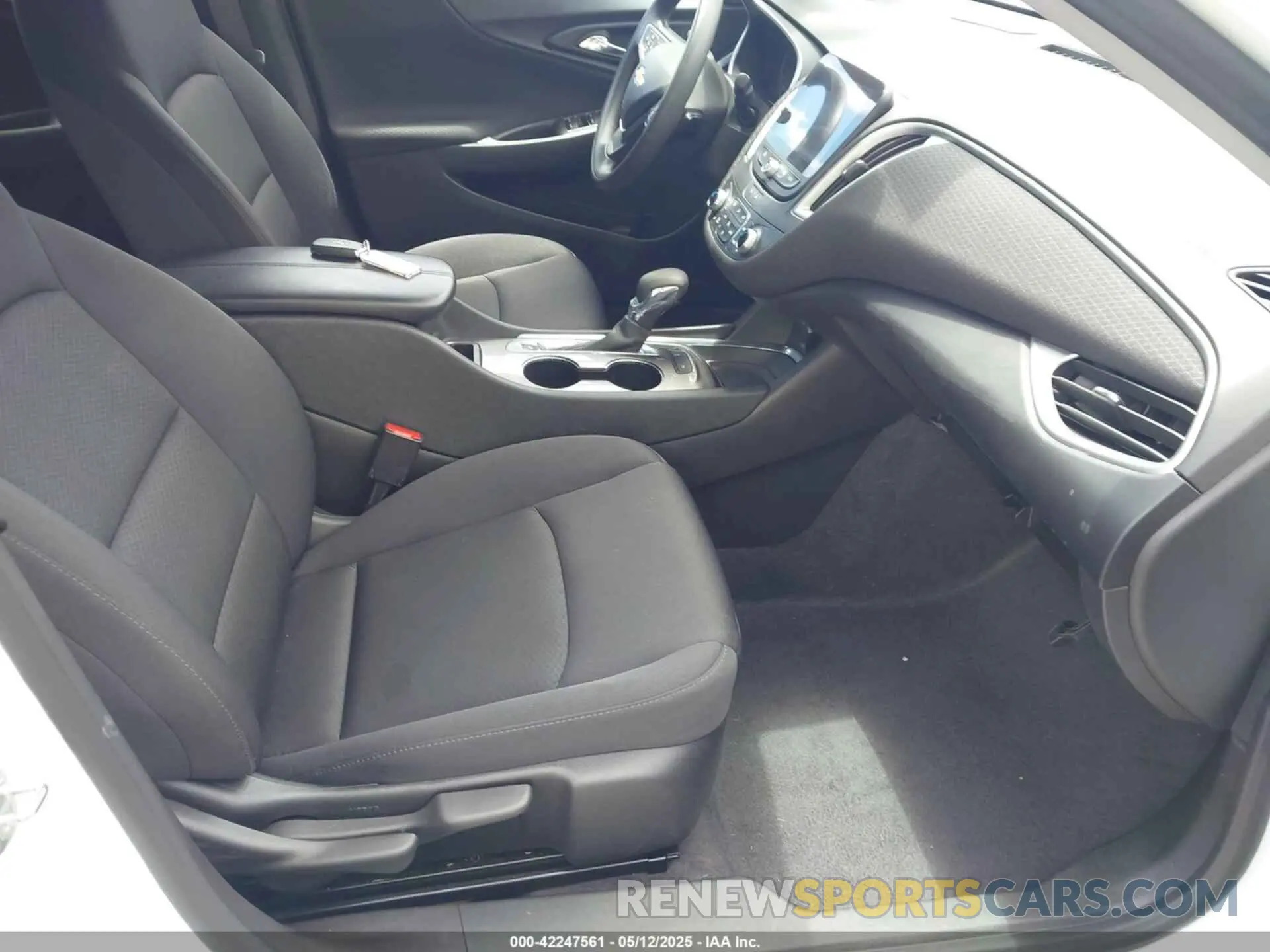 5 fotografías del automóvil dañado 1G1ZD5ST9RF151566 CHEVROLET MALIBU 2024