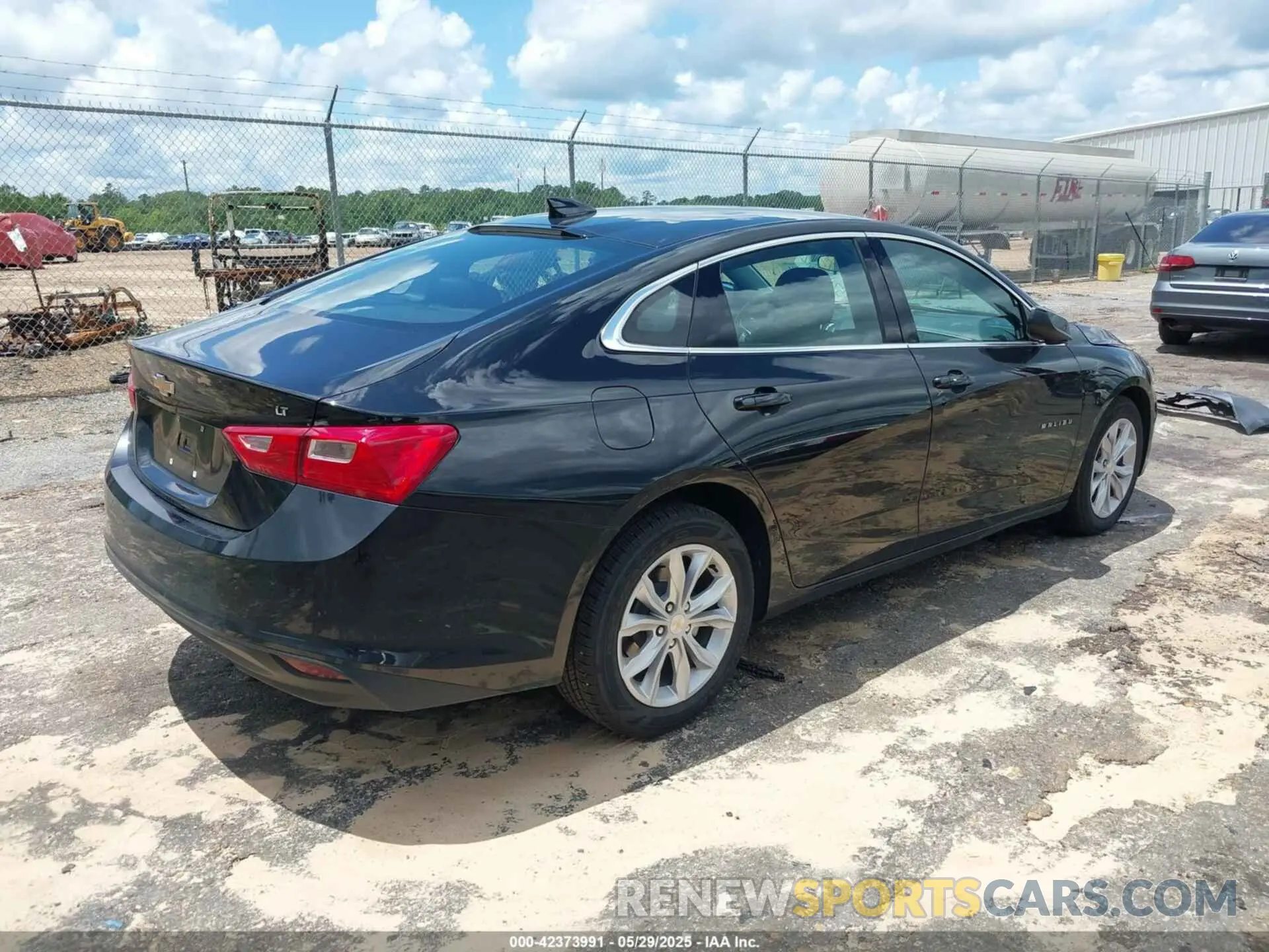 4 fotografías del automóvil dañado 1G1ZD5ST0SF152935 CHEVROLET MALIBU 2025