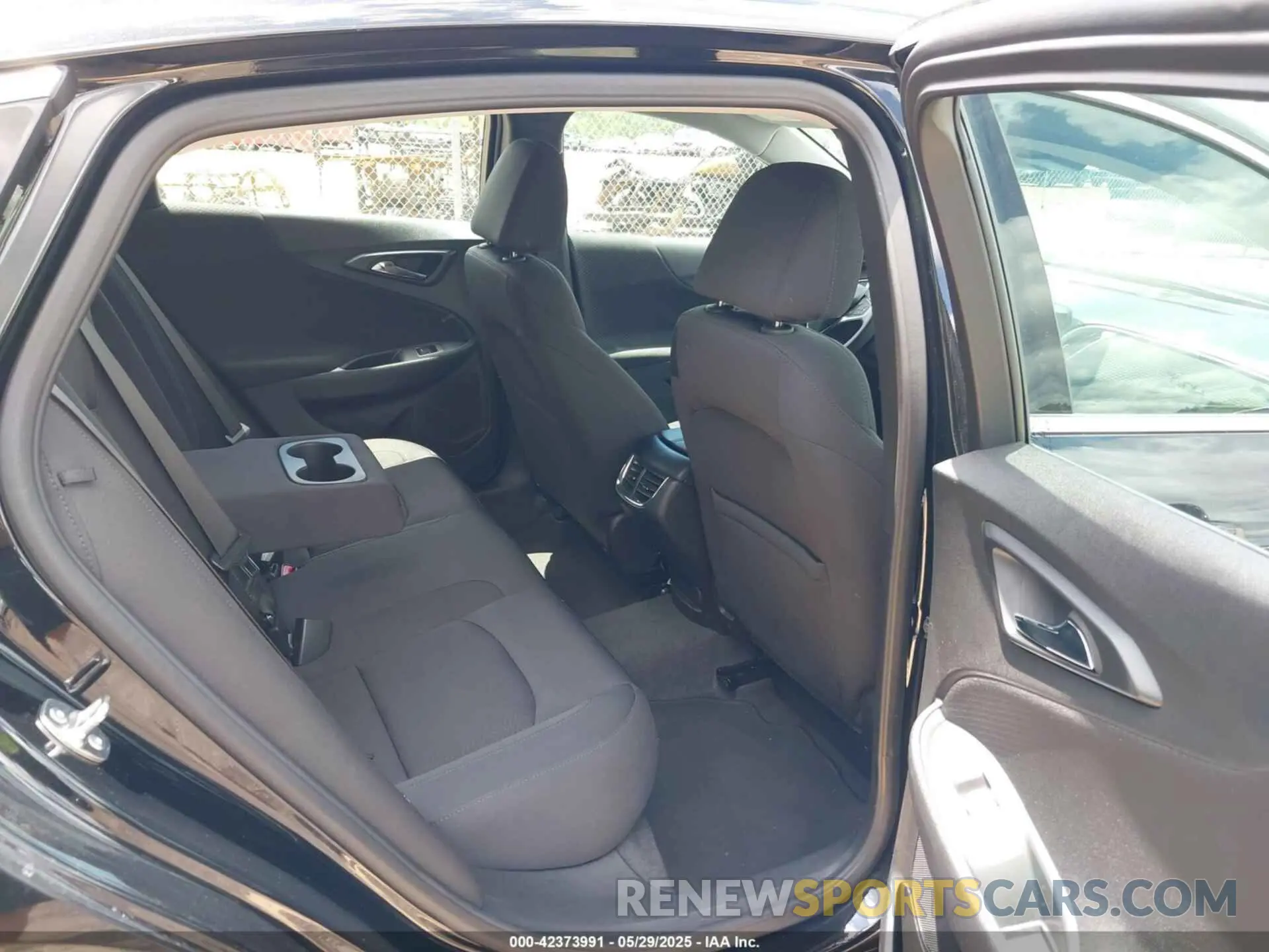 8 fotografías del automóvil dañado 1G1ZD5ST0SF152935 CHEVROLET MALIBU 2025