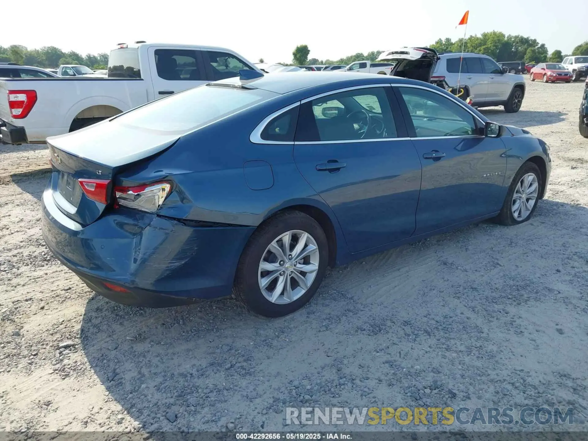 4 fotografías del automóvil dañado 1G1ZD5ST2SF132346 CHEVROLET MALIBU 2025