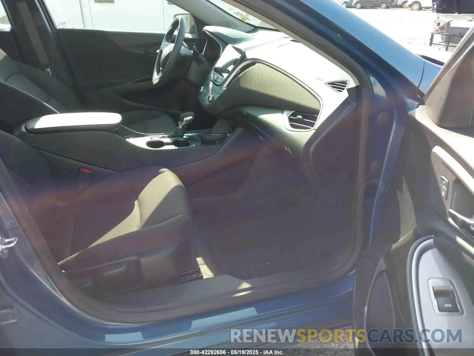 5 fotografías del automóvil dañado 1G1ZD5ST2SF132346 CHEVROLET MALIBU 2025
