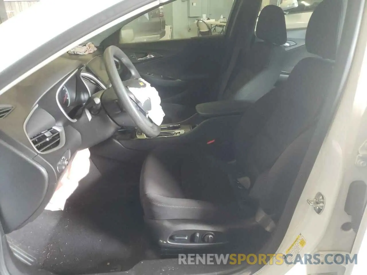 7 fotografías del automóvil dañado 1G1ZD5ST3SF156042 CHEVROLET MALIBU 2025