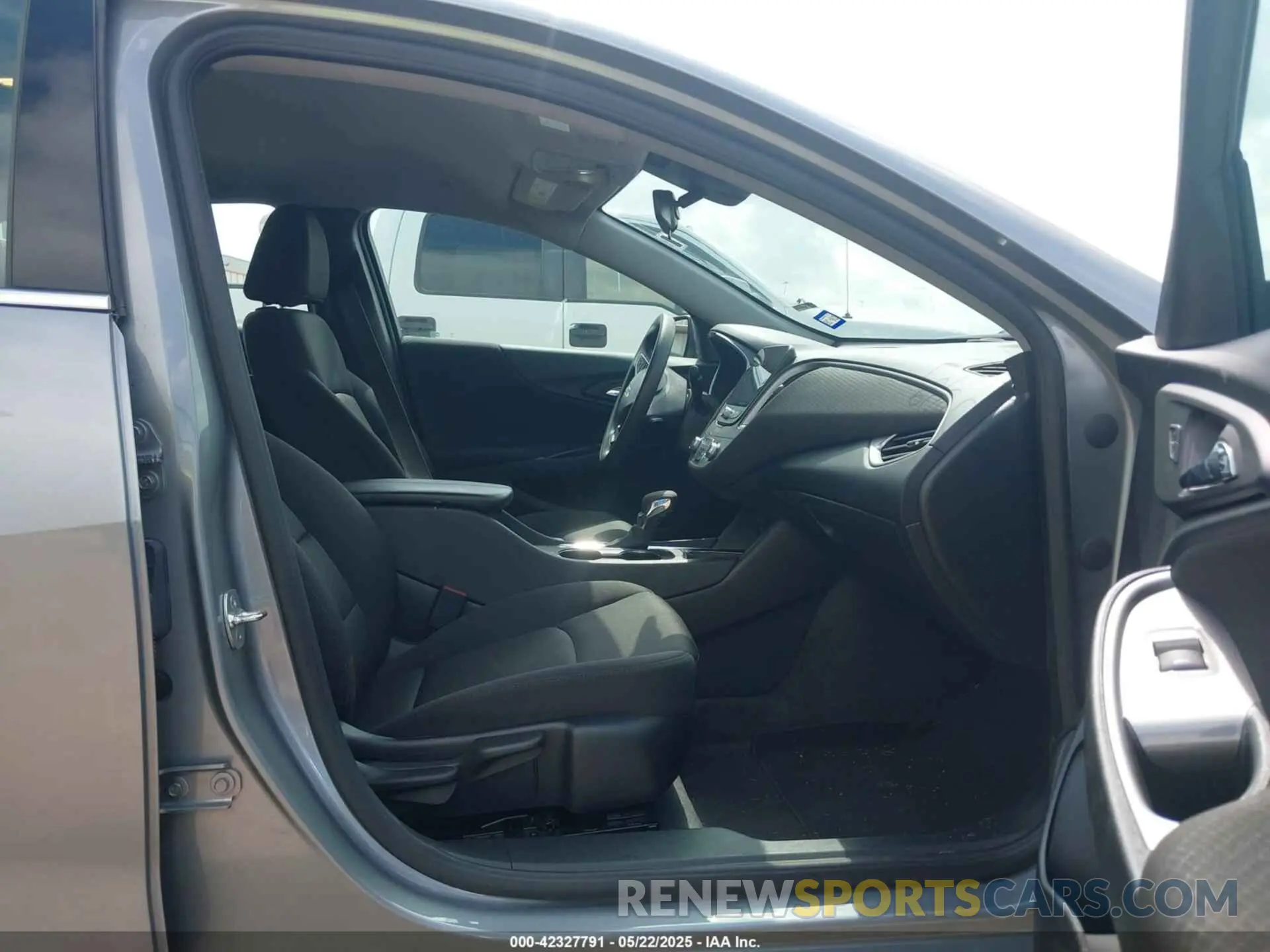 5 fotografías del automóvil dañado 1G1ZD5ST7SF124470 CHEVROLET MALIBU 2025