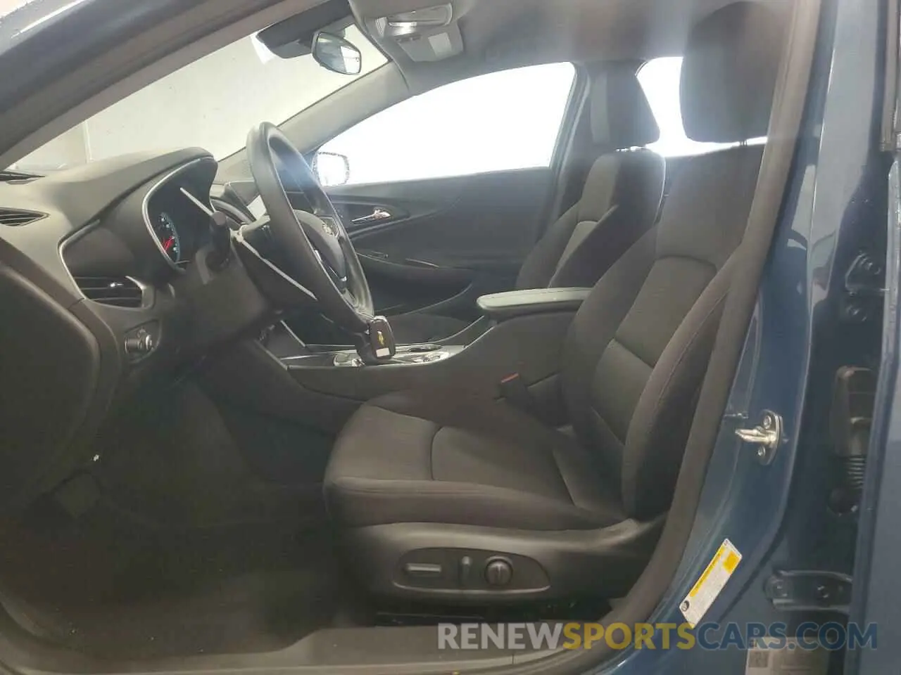 7 fotografías del automóvil dañado 1G1ZD5ST8SF129354 CHEVROLET MALIBU 2025