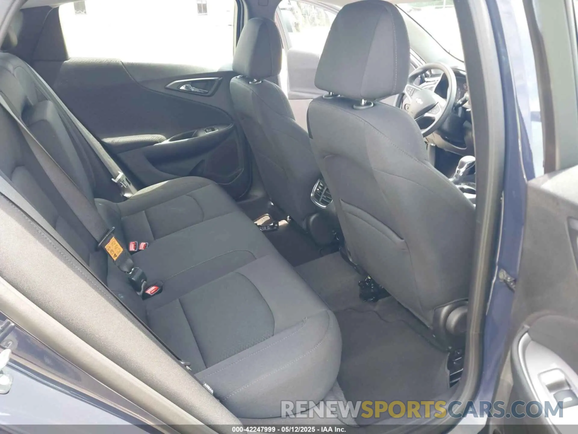 8 fotografías del automóvil dañado 1G1ZD5ST8SF134246 CHEVROLET MALIBU 2025