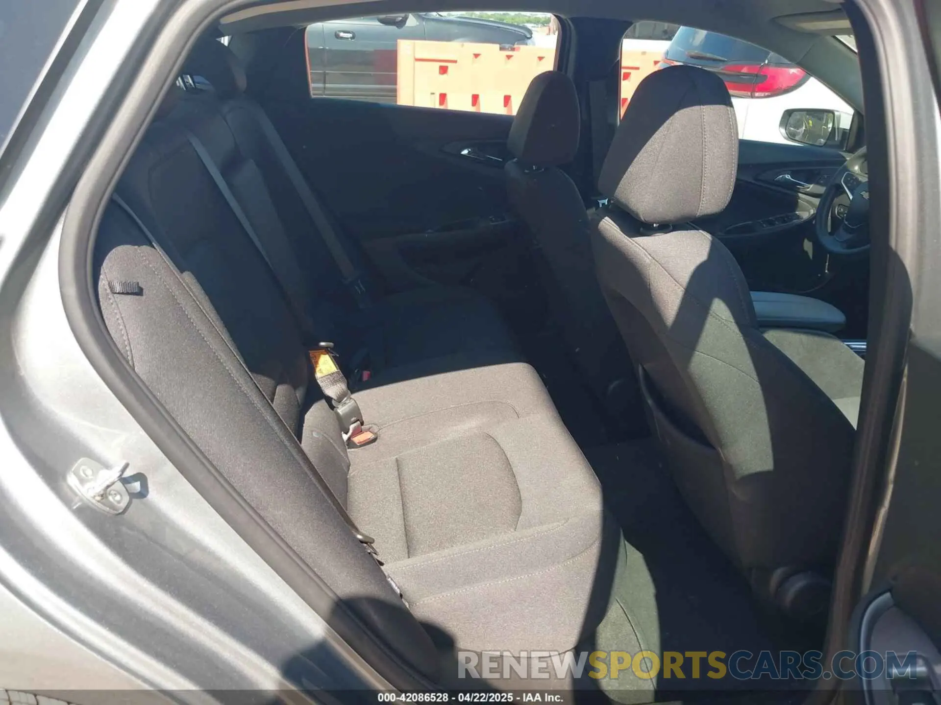 8 fotografías del automóvil dañado 1G1ZD5STXSF118615 CHEVROLET MALIBU 2025