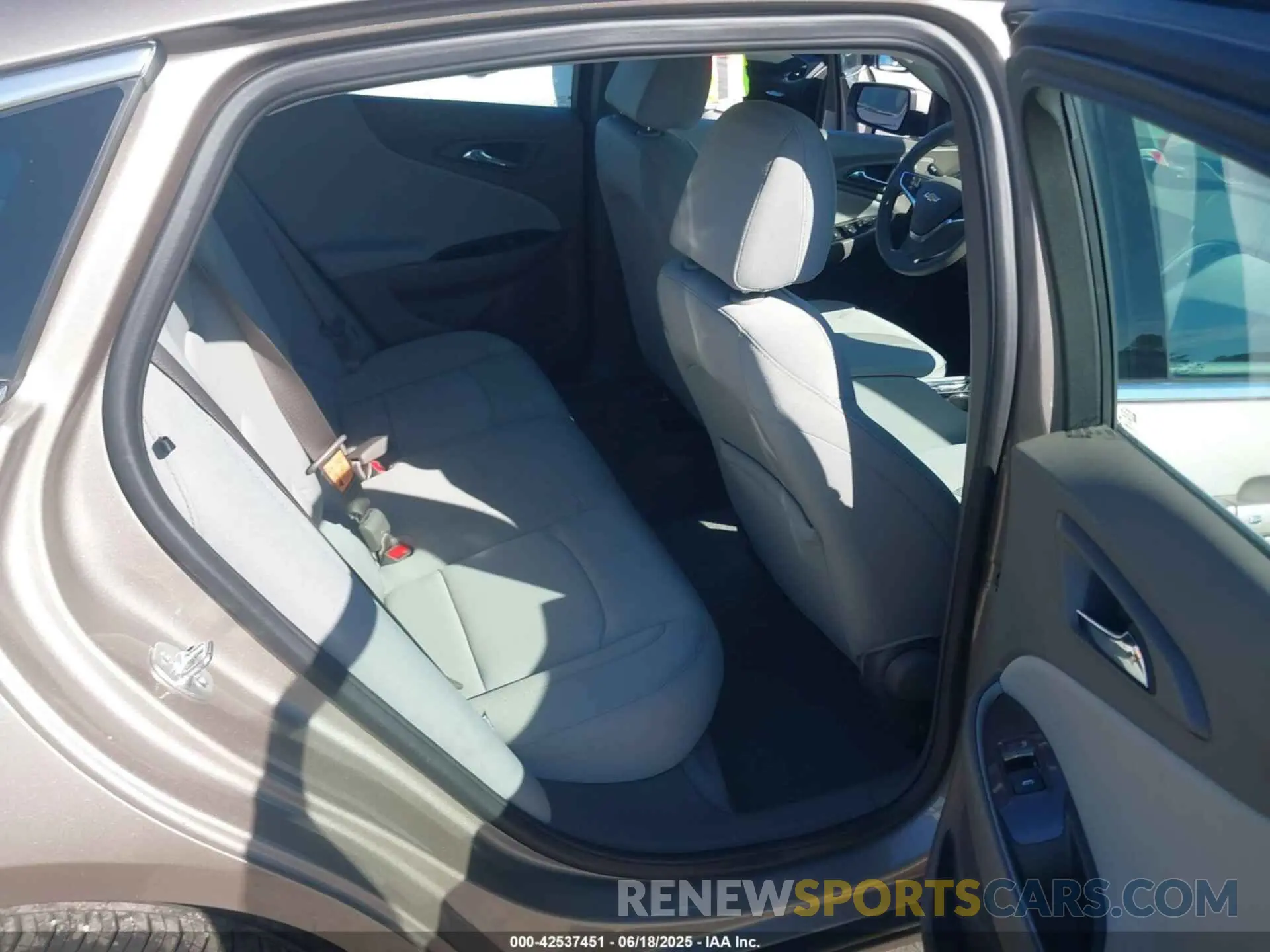 8 fotografías del automóvil dañado 1G1ZD5STXSF147693 CHEVROLET MALIBU 2025