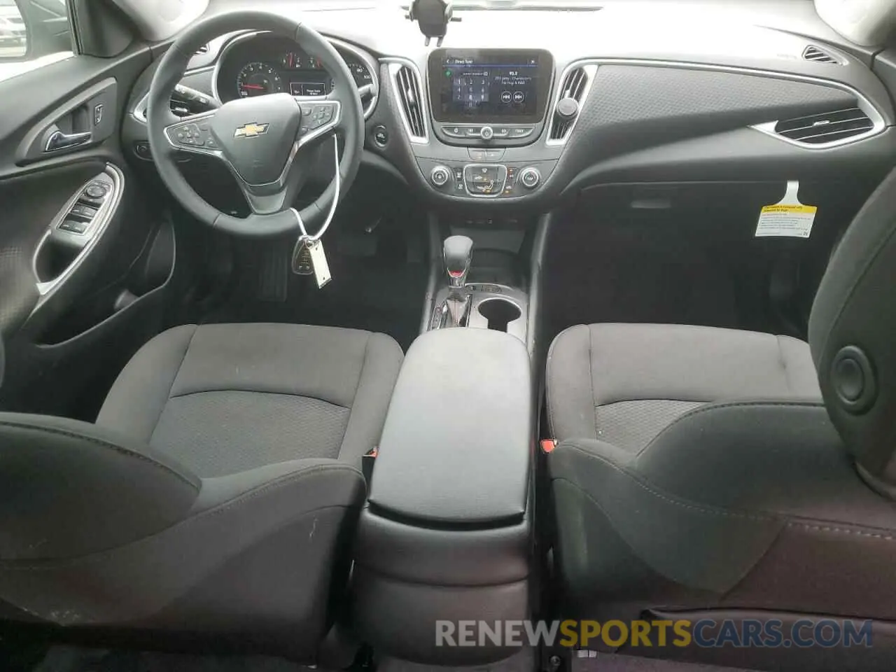 8 fotografías del automóvil dañado 1G1ZG5ST5SF104015 CHEVROLET MALIBU 2025