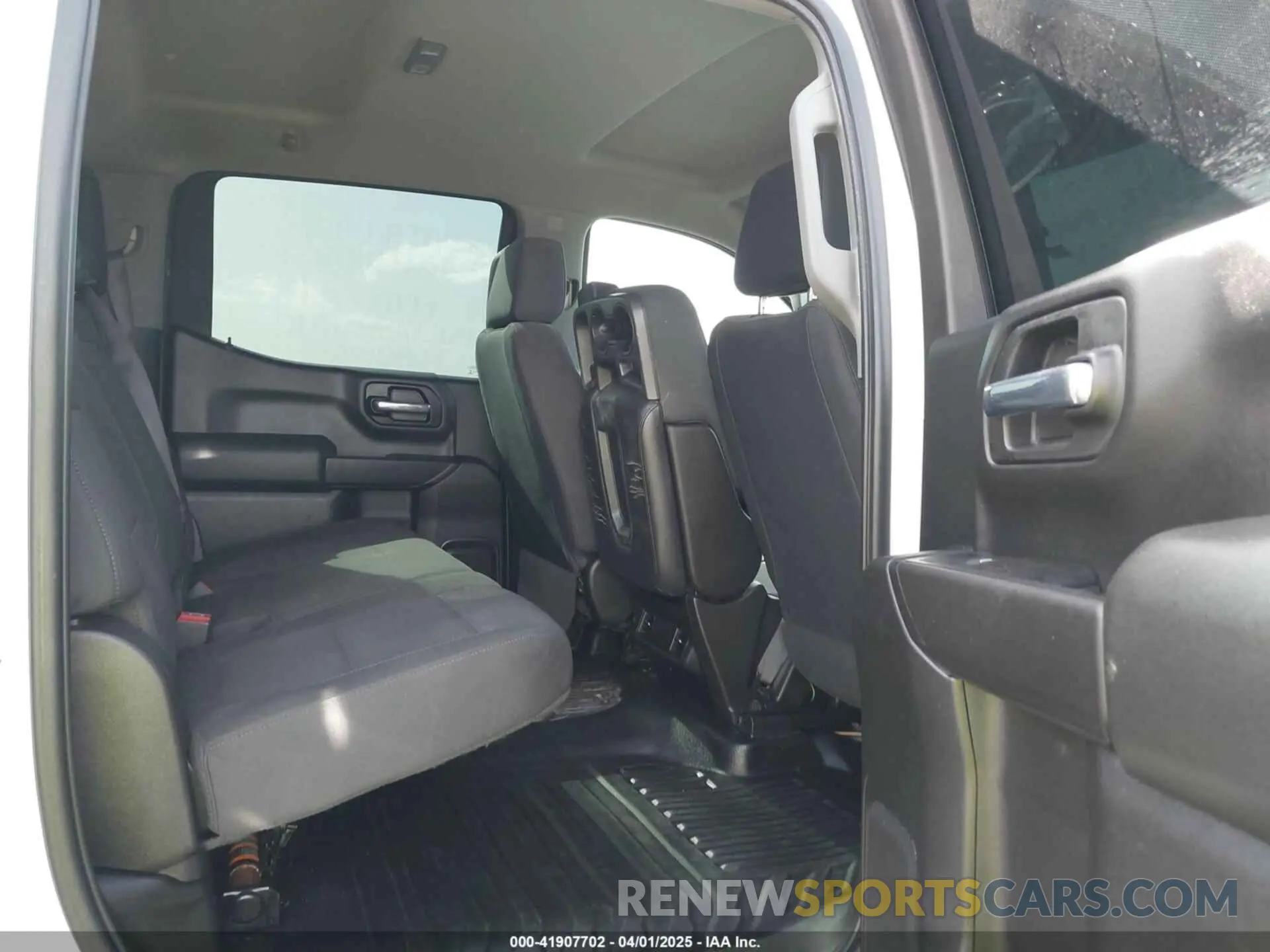 8 fotografías del automóvil dañado 1GCPWAEF5KZ385084 CHEVROLET SILVERADO 1500 2019