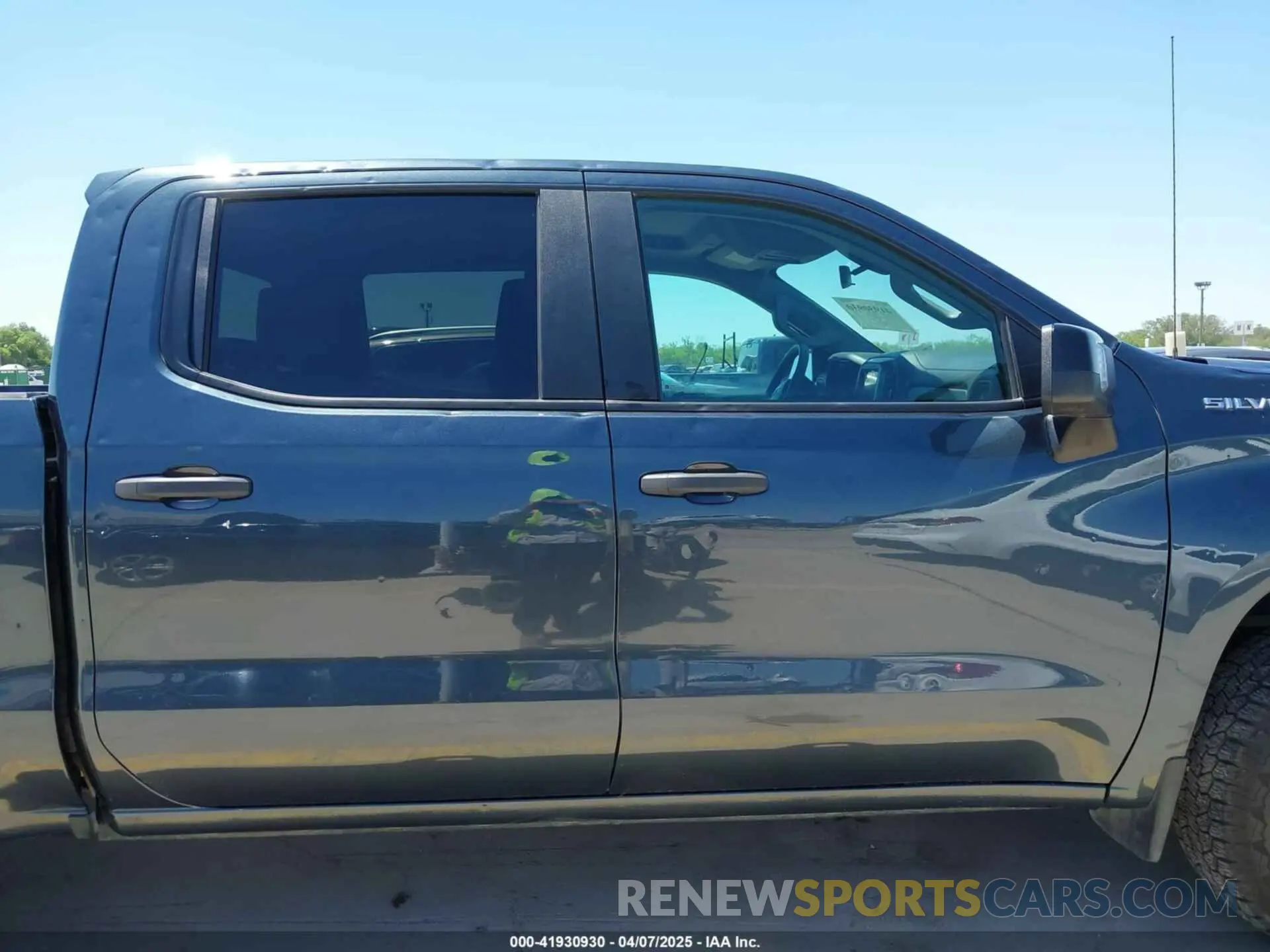 13 fotografías del automóvil dañado 1GCPYAEH0KZ421243 CHEVROLET SILVERADO 1500 2019
