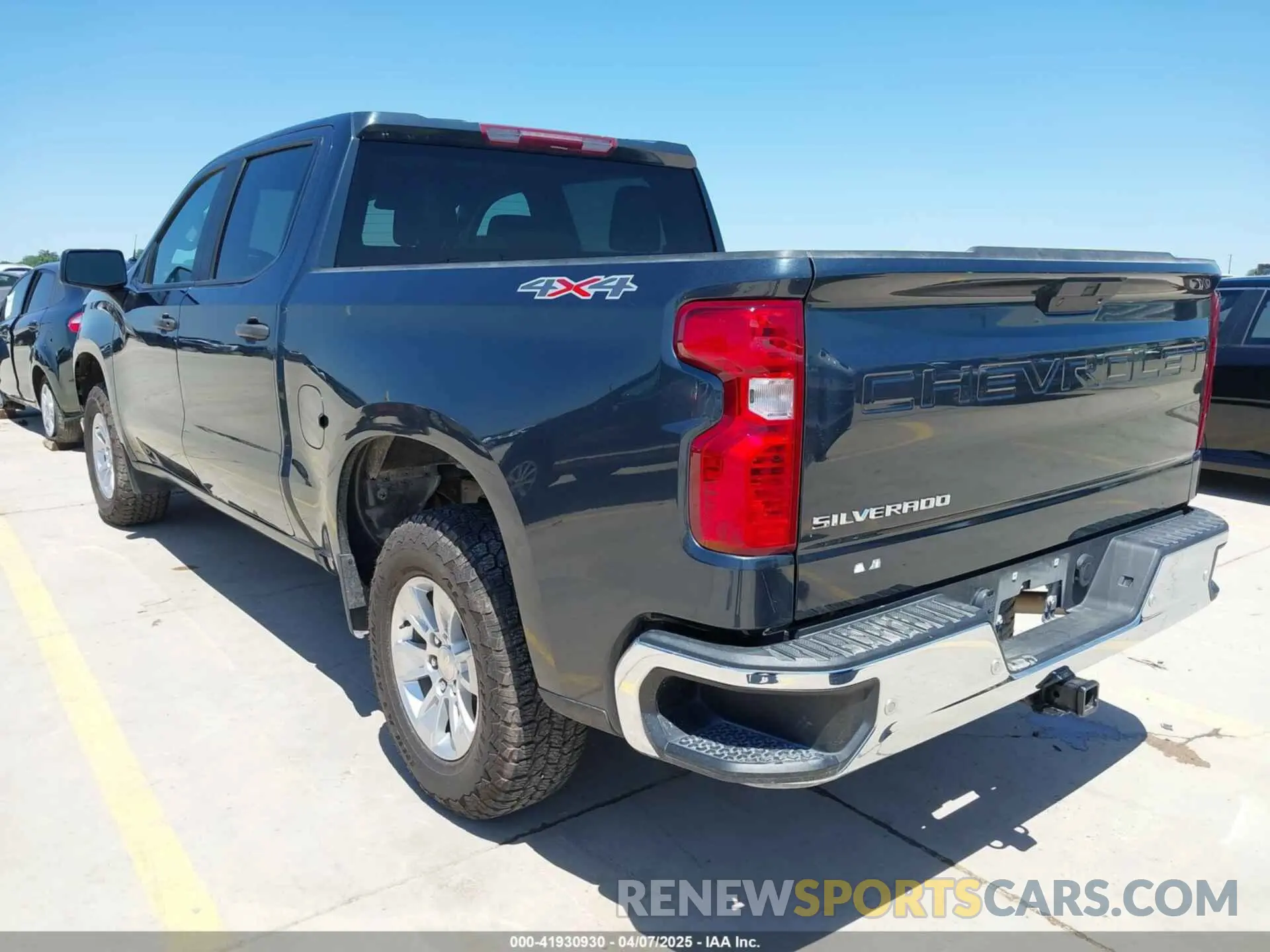 3 fotografías del automóvil dañado 1GCPYAEH0KZ421243 CHEVROLET SILVERADO 1500 2019