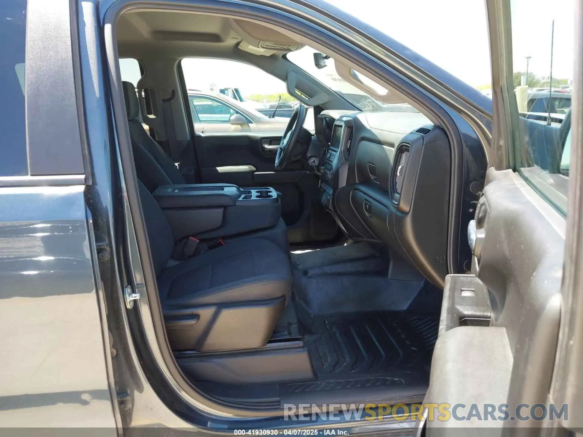 5 fotografías del automóvil dañado 1GCPYAEH0KZ421243 CHEVROLET SILVERADO 1500 2019