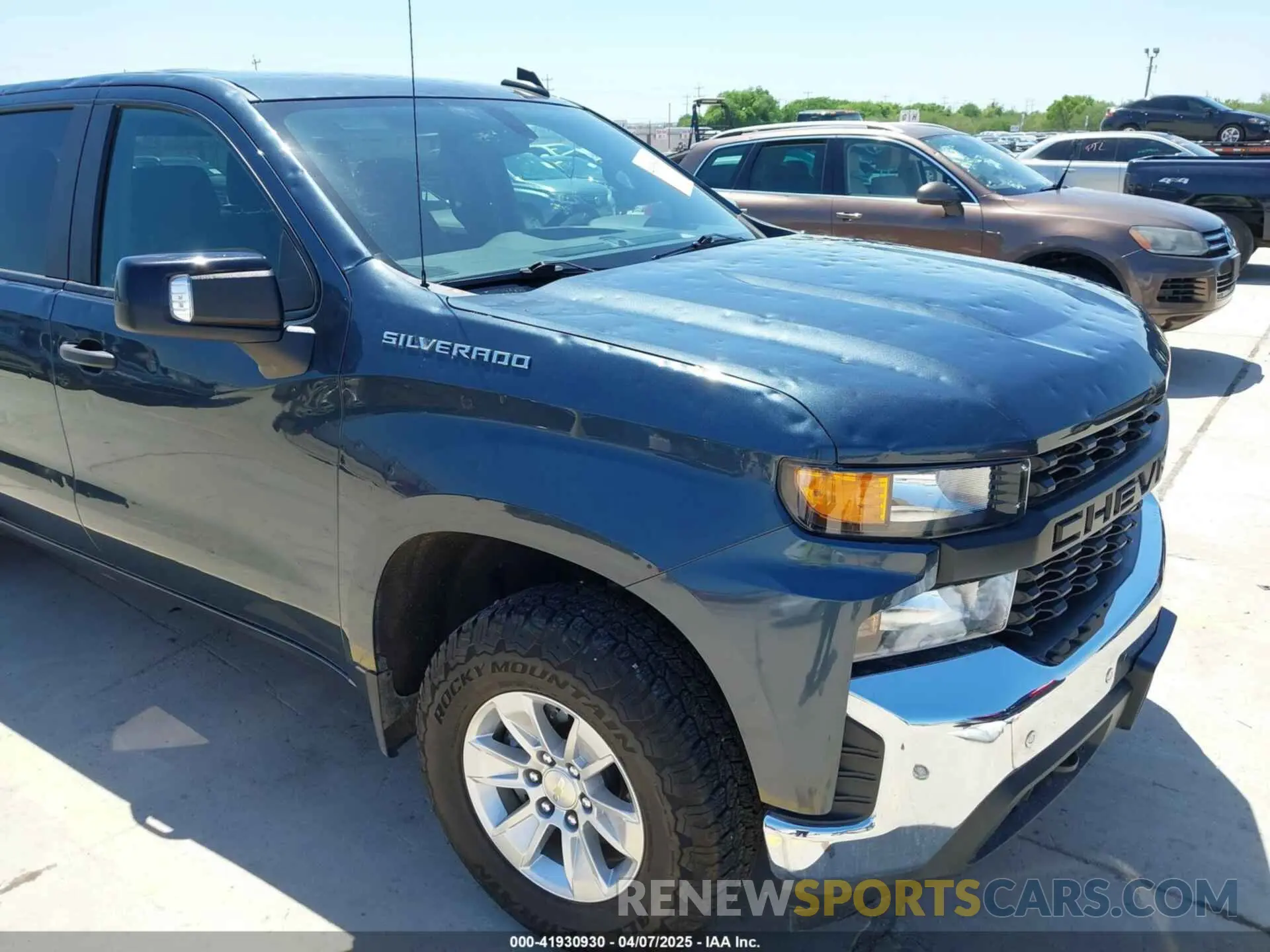 6 fotografías del automóvil dañado 1GCPYAEH0KZ421243 CHEVROLET SILVERADO 1500 2019