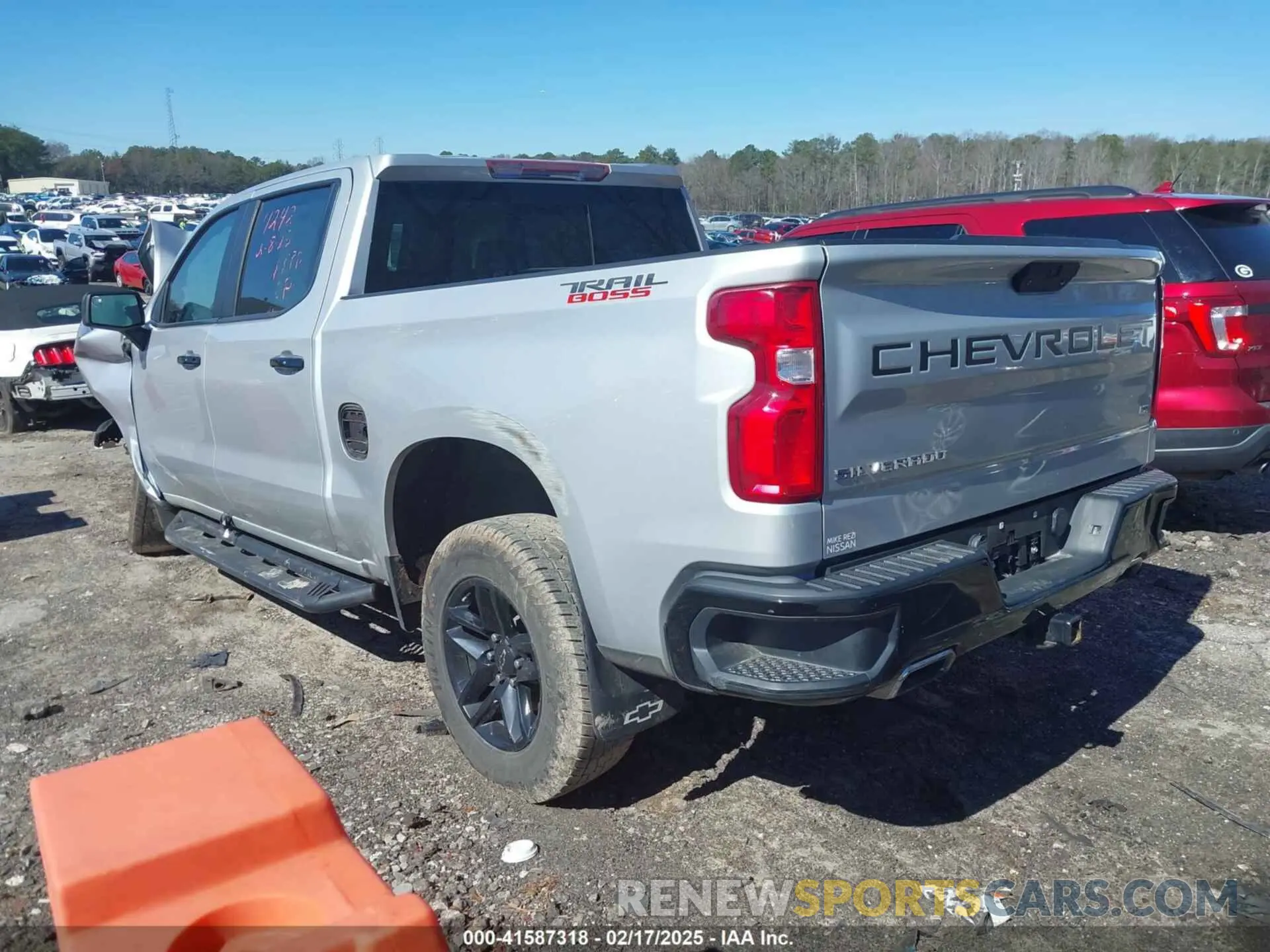 3 fotografías del automóvil dañado 1GCPYFED2KZ234242 CHEVROLET SILVERADO 1500 2019