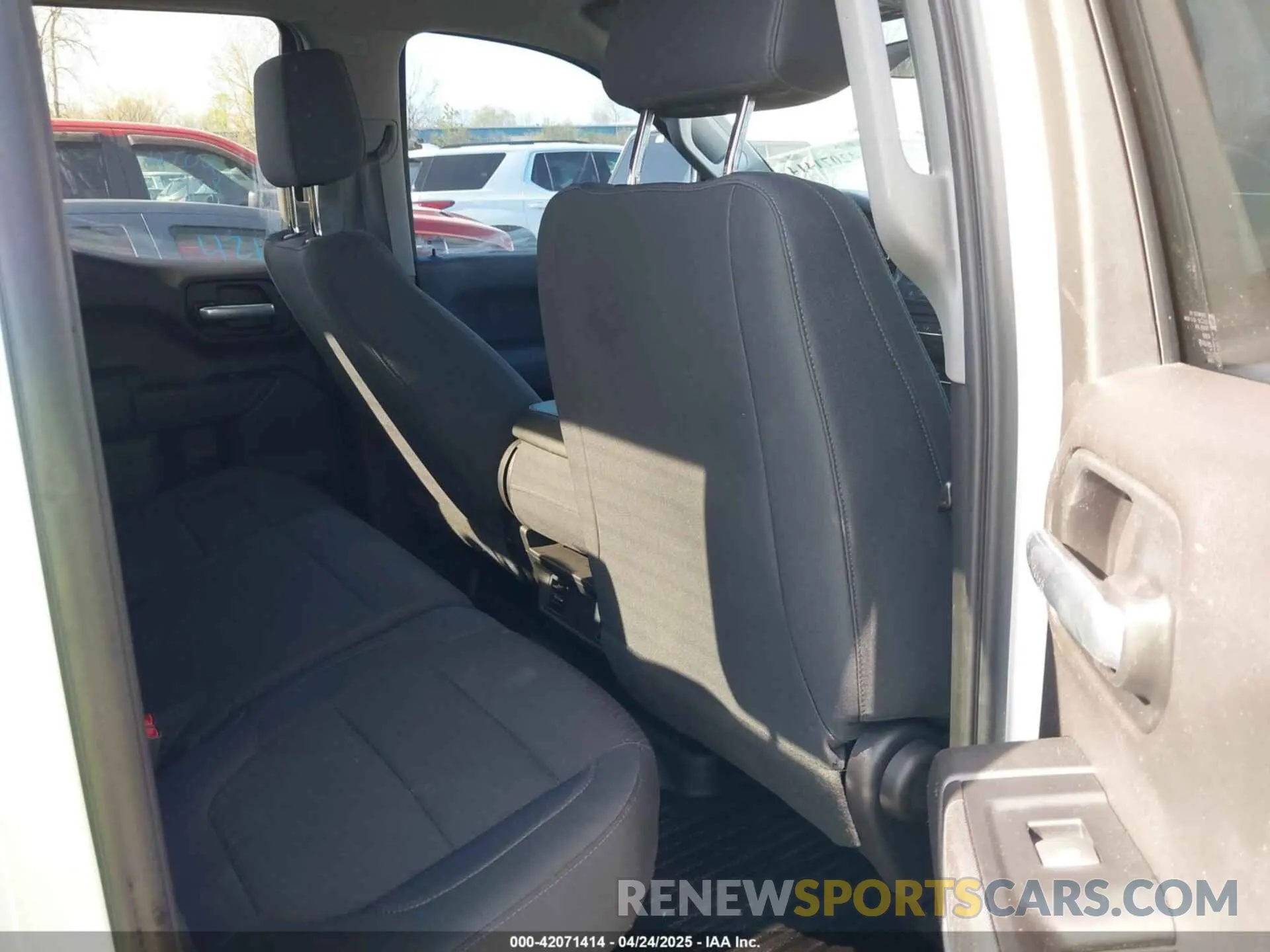 8 fotografías del automóvil dañado 1GCRYAEH0KZ337755 CHEVROLET SILVERADO 1500 2019