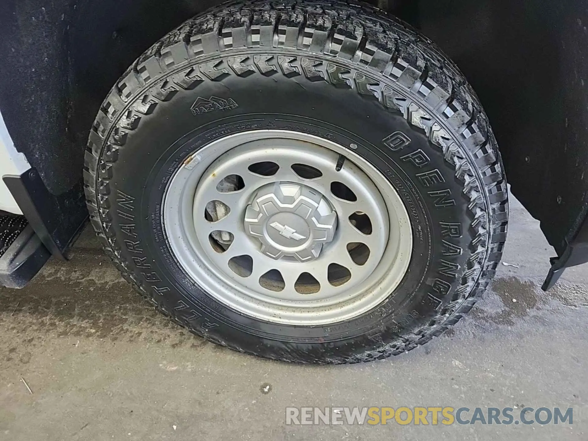 13 fotografías del automóvil dañado 1GCUYAEF6KZ350972 CHEVROLET SILVERADO 1500 2019
