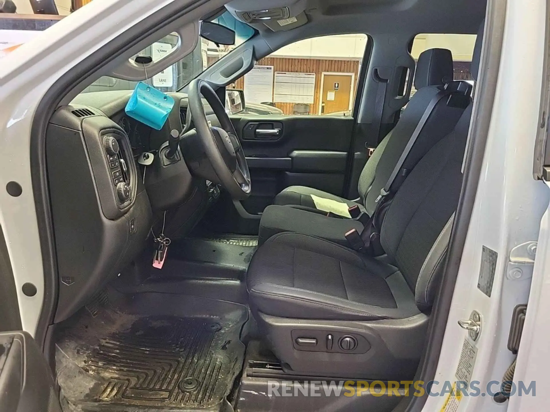 15 fotografías del automóvil dañado 1GCUYAEF6KZ350972 CHEVROLET SILVERADO 1500 2019