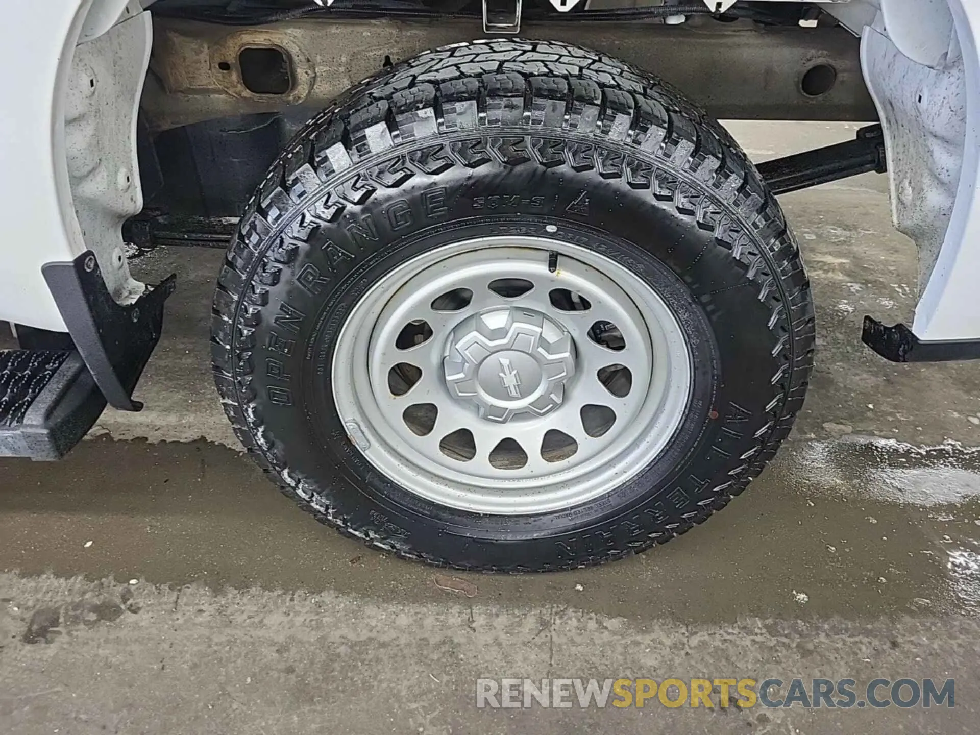 17 fotografías del automóvil dañado 1GCUYAEF6KZ350972 CHEVROLET SILVERADO 1500 2019