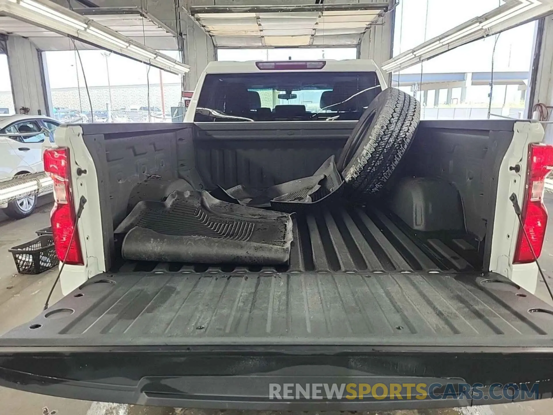 41 fotografías del automóvil dañado 1GCUYAEF6KZ350972 CHEVROLET SILVERADO 1500 2019