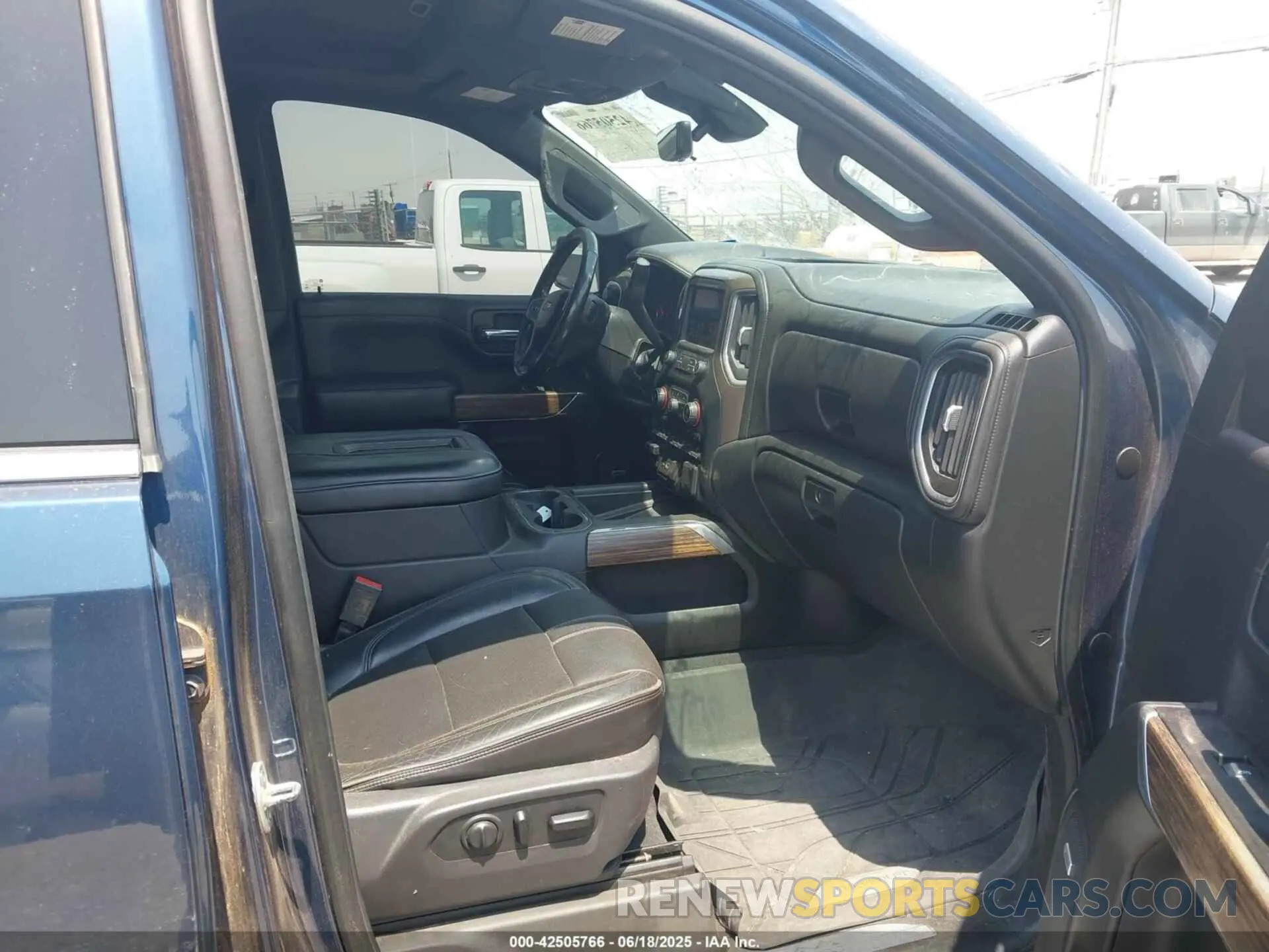 5 fotografías del automóvil dañado 1GCUYHEL8KZ122843 CHEVROLET SILVERADO 1500 2019