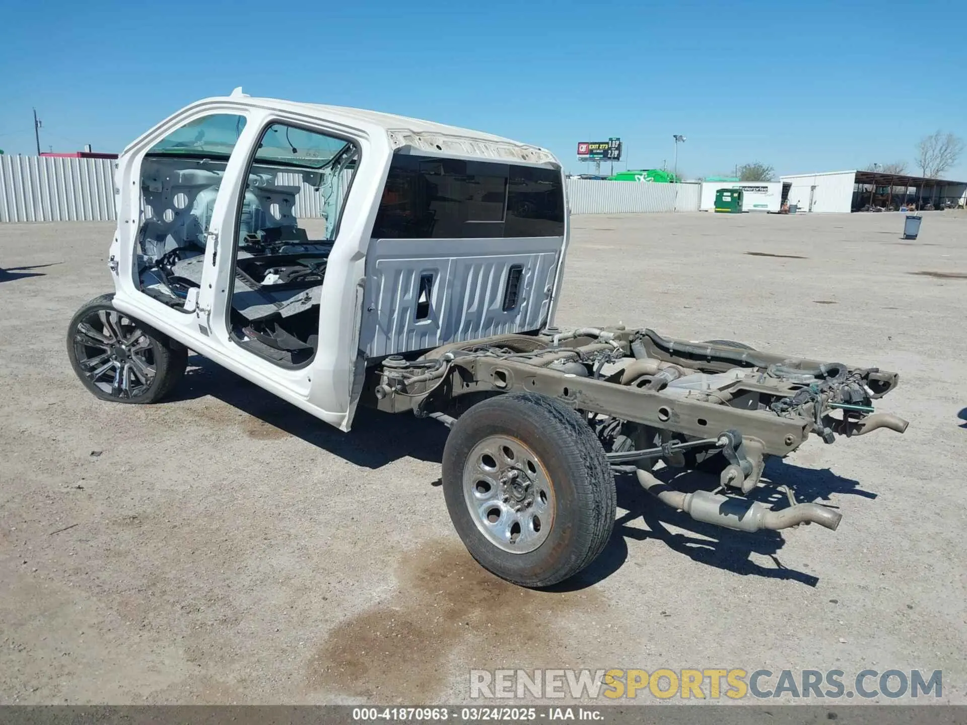 3 fotografías del automóvil dañado 1GCUYHEL9KZ249925 CHEVROLET SILVERADO 1500 2019