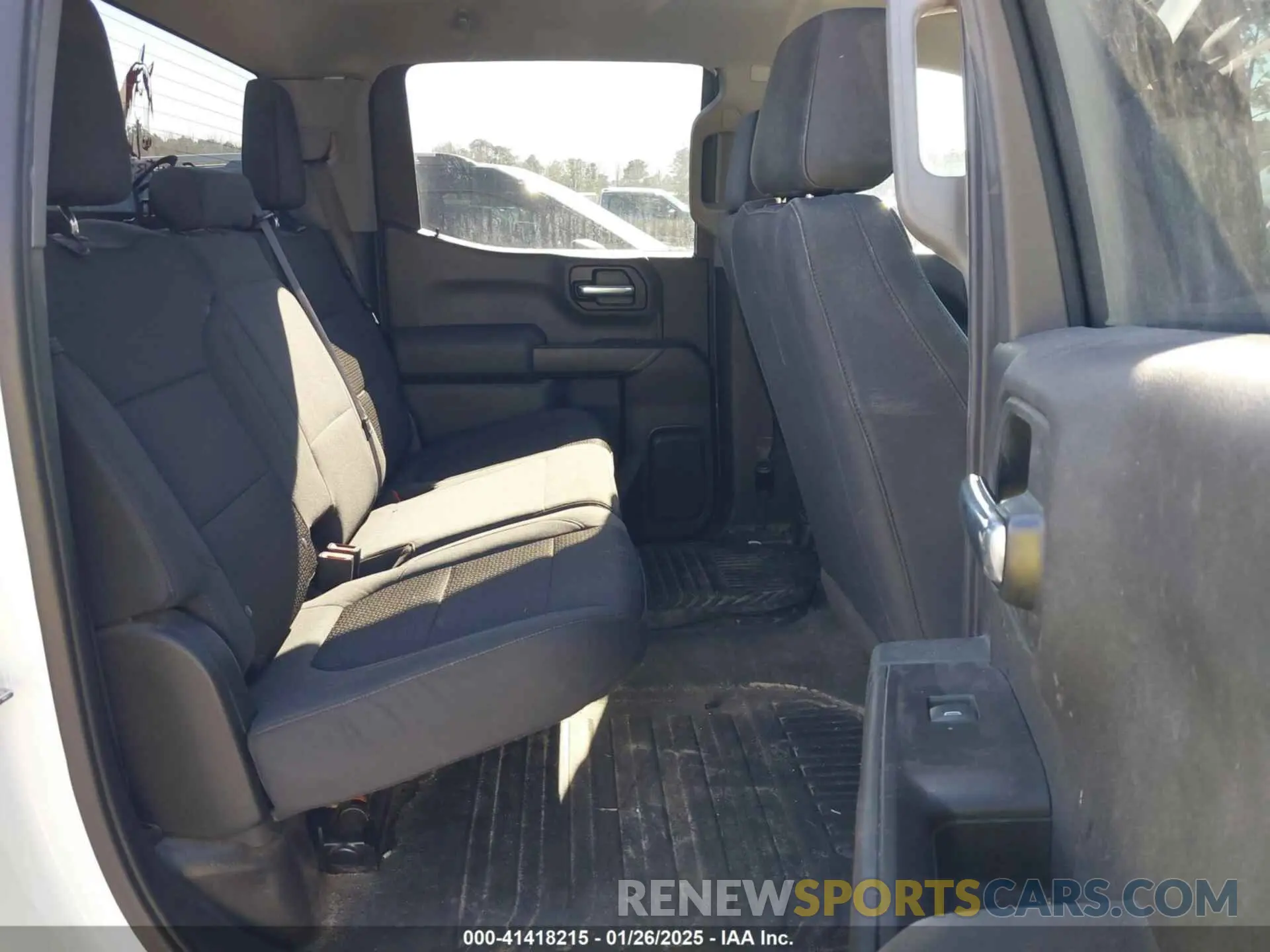 8 fotografías del automóvil dañado 3GCPYAEH4KG157833 CHEVROLET SILVERADO 1500 2019