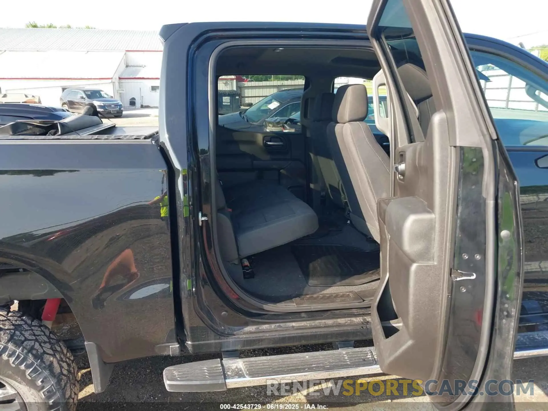 8 fotografías del automóvil dañado 3GCPYCEH1KG159440 CHEVROLET SILVERADO 1500 2019